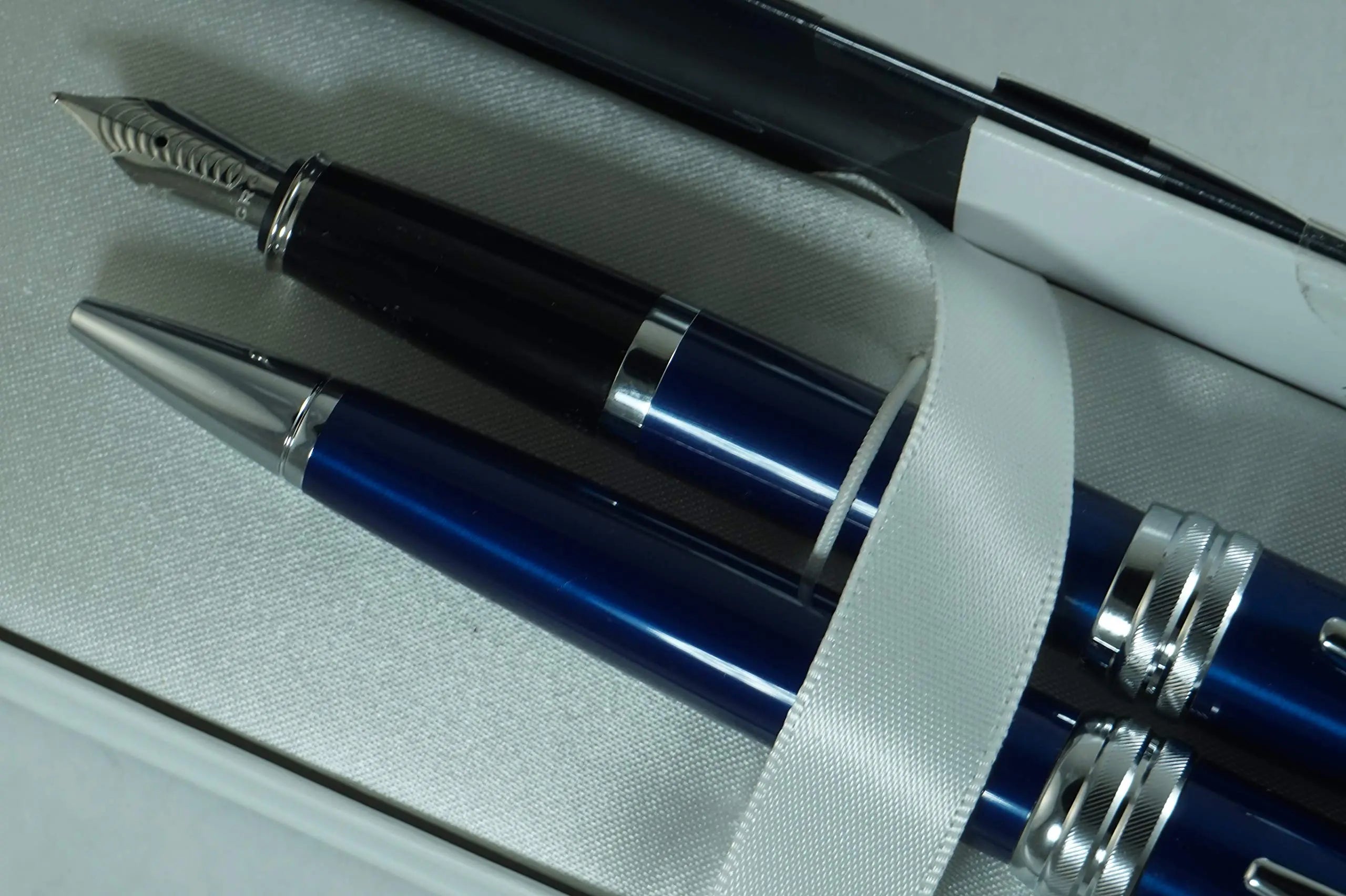 Cross Executive Companion Pearlescent bailey Midnight Blue Lacquer signature Diamond cut Multi-grooved center ring Medium Fountain pen and Ballpoint Set. A great Gift Cross