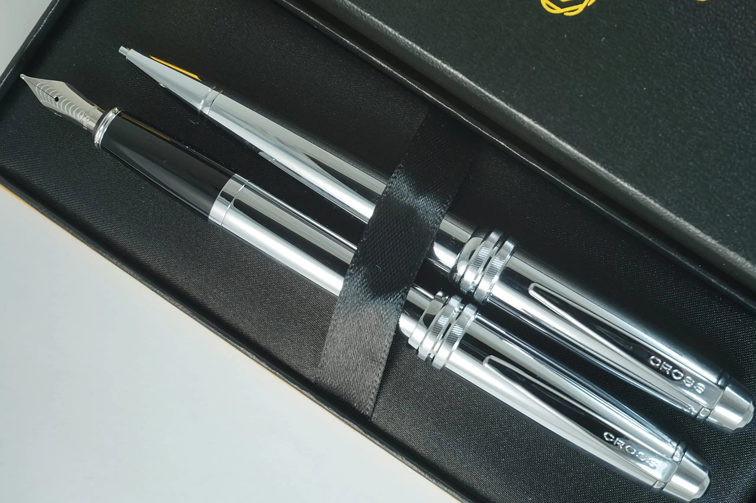 Cross Executive Companion Polished Chrome bailey signature Diamond cut Multi-grooved center ring Medium Fountain pen and Ballpoint Set. A great Gift - crosspenmall.com