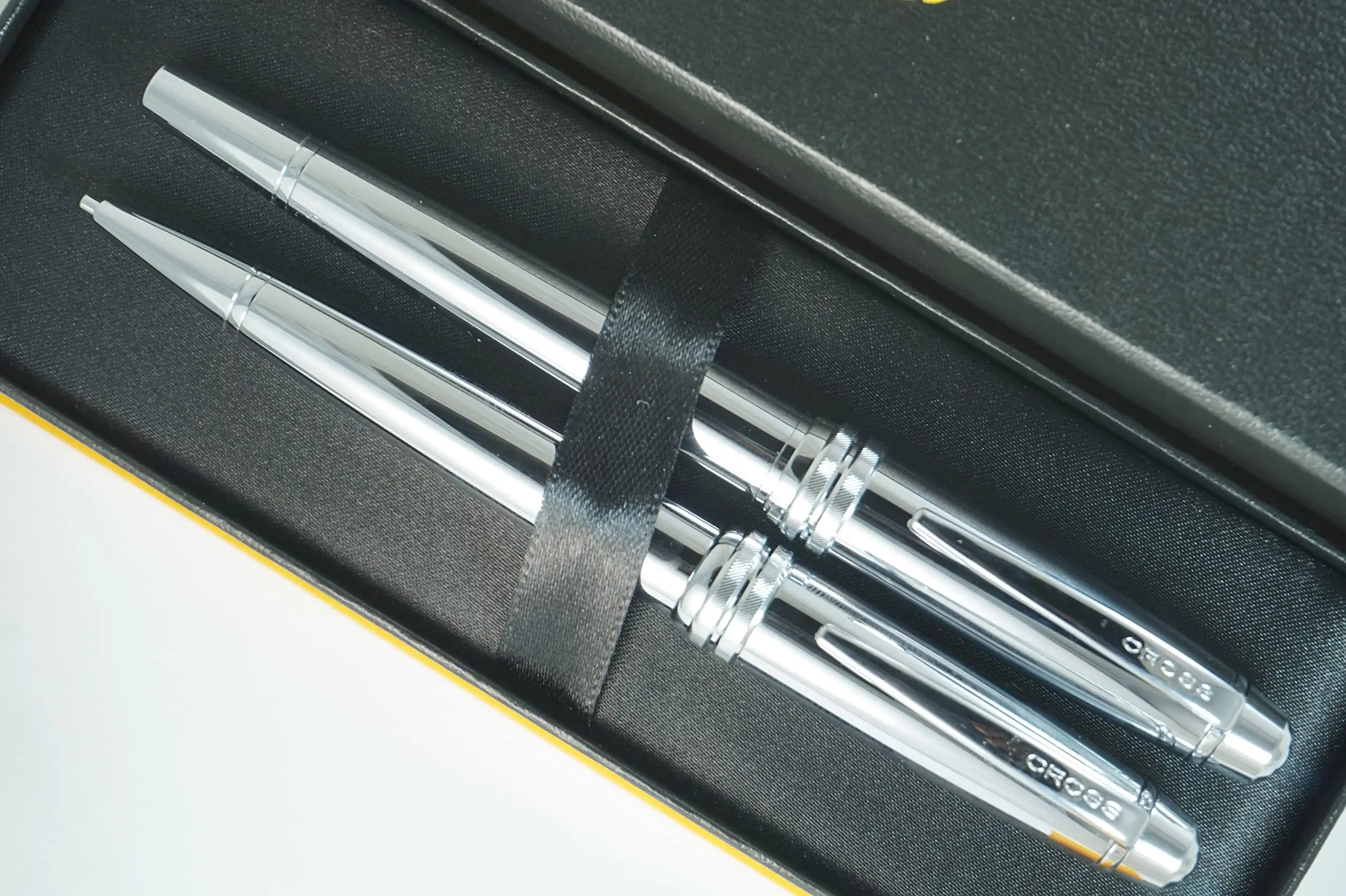 Cross Executive Companion Polished Chrome bailey signature Diamond cut Multi-grooved center ring Medium Fountain pen and Ballpoint Set. A great Gift - crosspenmall.com