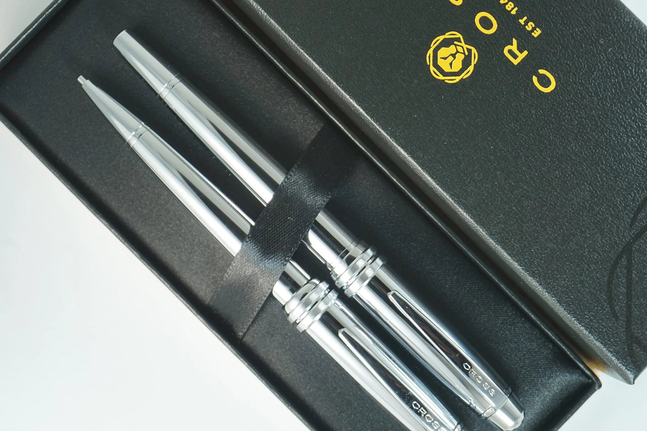 Cross Executive Companion Polished Chrome bailey signature Diamond cut Multi-grooved center ring Medium Fountain pen and Ballpoint Set. A great Gift - crosspenmall.com