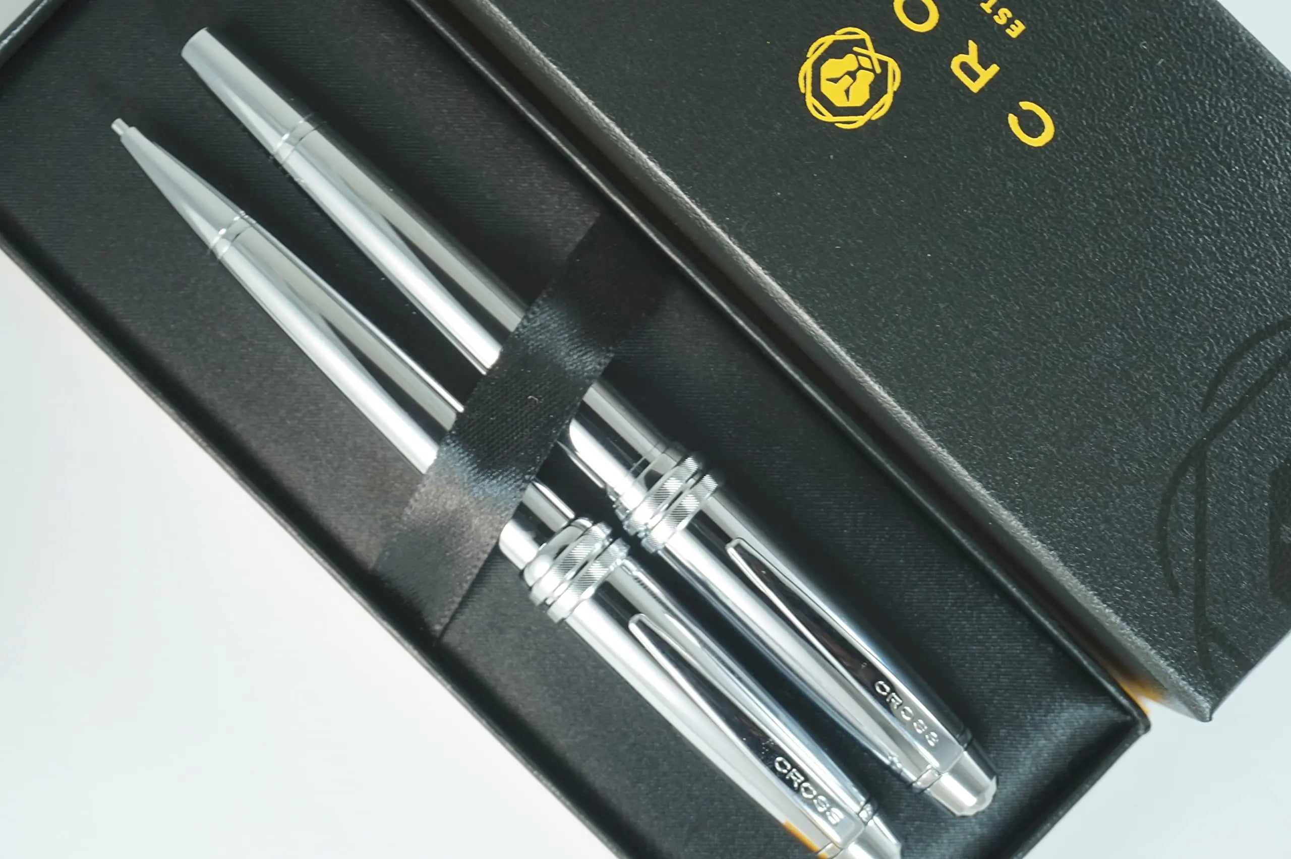 Cross Executive Companion Polished Chrome bailey signature Diamond cut Multi-grooved center ring Medium Fountain pen and Ballpoint Set. A great Gift - crosspenmall.com