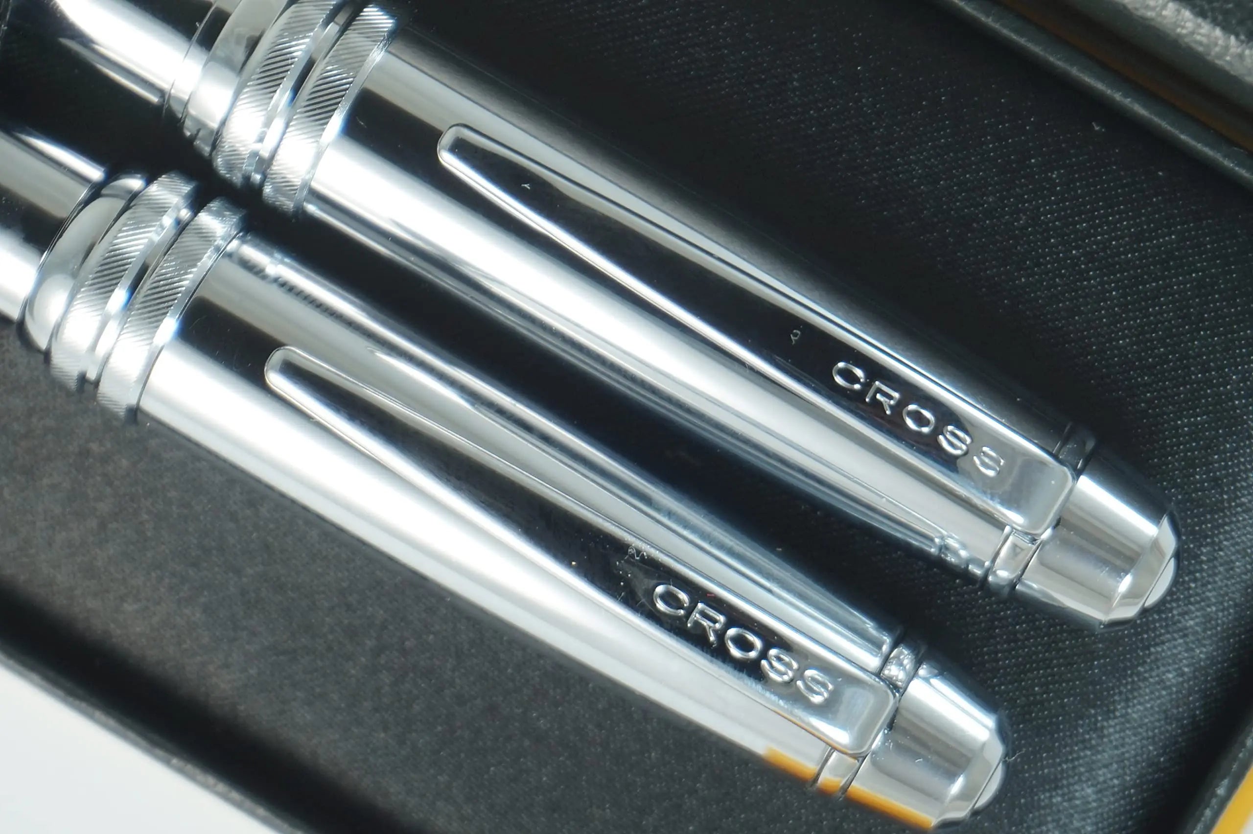 Cross Executive Companion Polished Chrome bailey signature Diamond cut Multi-grooved center ring Medium Fountain pen and Ballpoint Set. A great Gift - crosspenmall.com