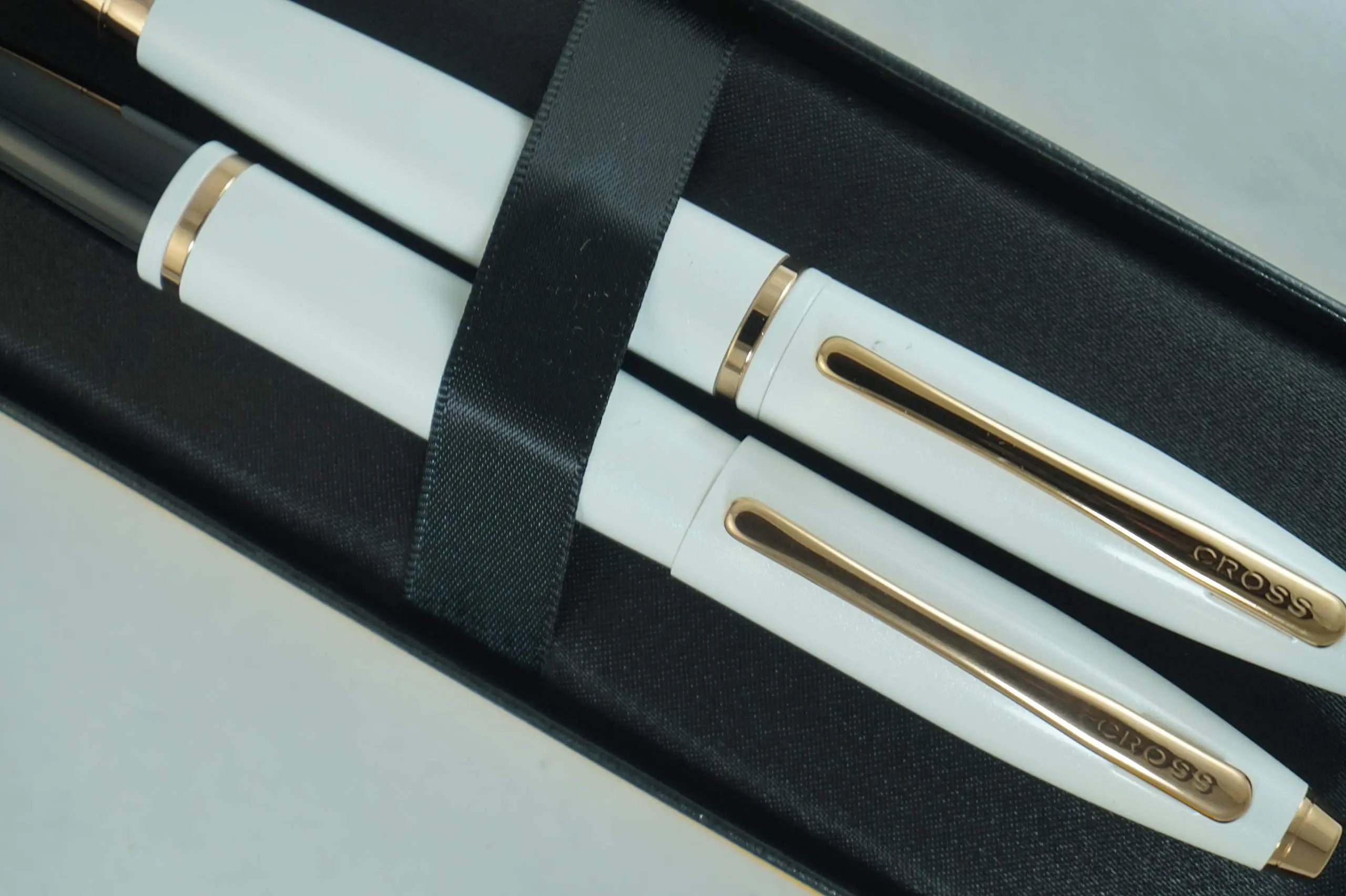 Cross Limited Collection Pearlescent White Lightening Medalist with 23KT Rose Gold Appointments signature mid Band Calaise Medium nib Fountain Pen and Ballpoint with 6 cartridges Cross