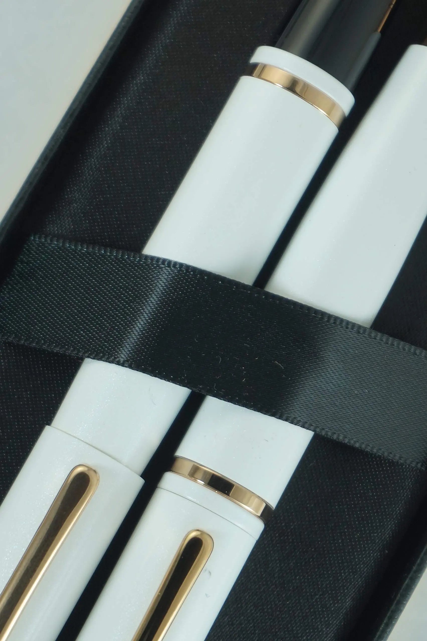 Cross Limited Collection Pearlescent White Lightening Medalist with 23KT Rose Gold Appointments signature mid Band Calaise Medium nib Fountain Pen and Ballpoint with 6 cartridges Cross