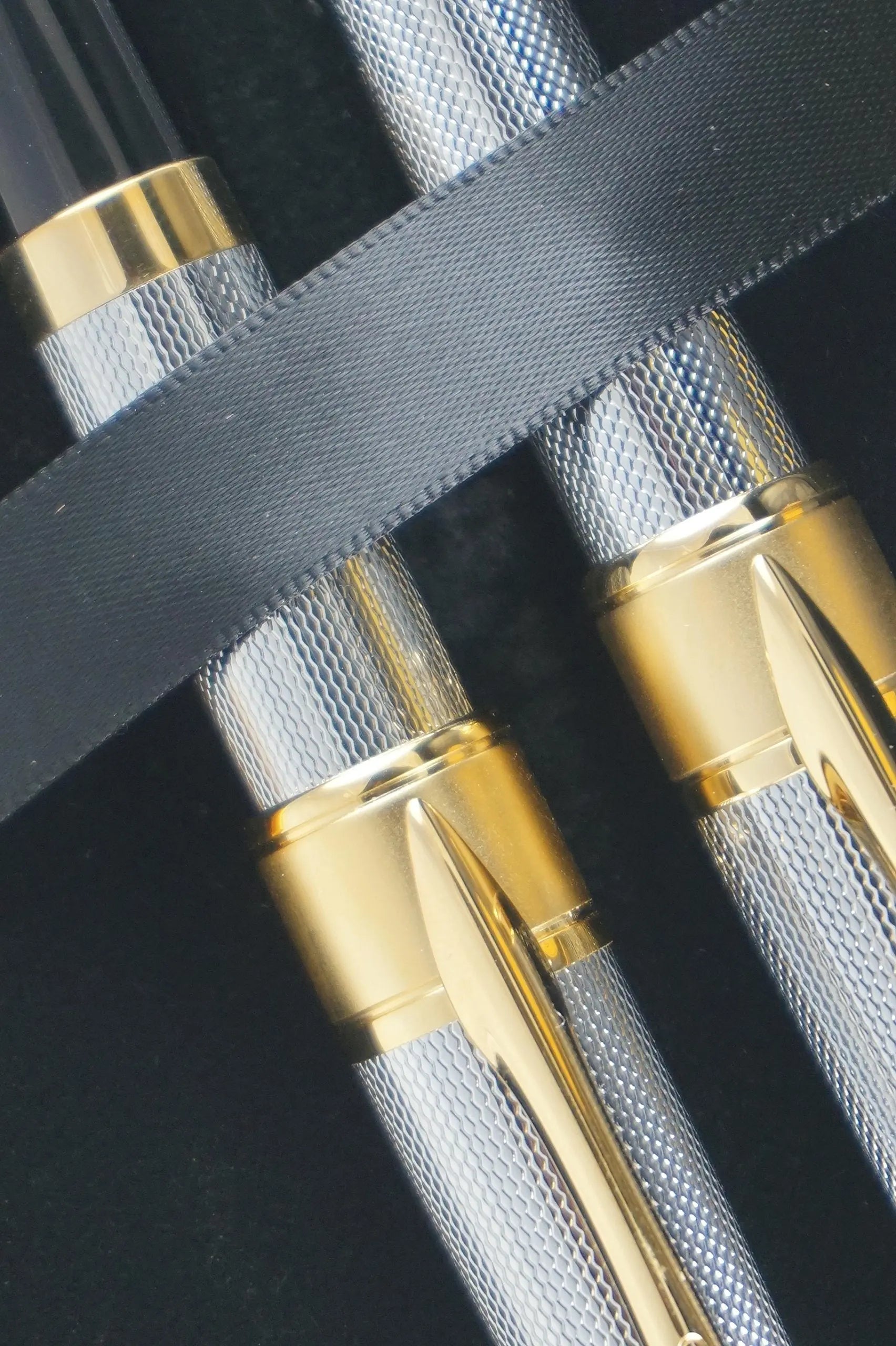 Cross Limited Edition in elegant haberdashery finishes Apogee Executive Diamond Cut Elegant 23KT Gold Medalist with Solid 18KT Gold nib Fountain pen and Ballpoint Pen A great corporate gift - crosspenmall.com