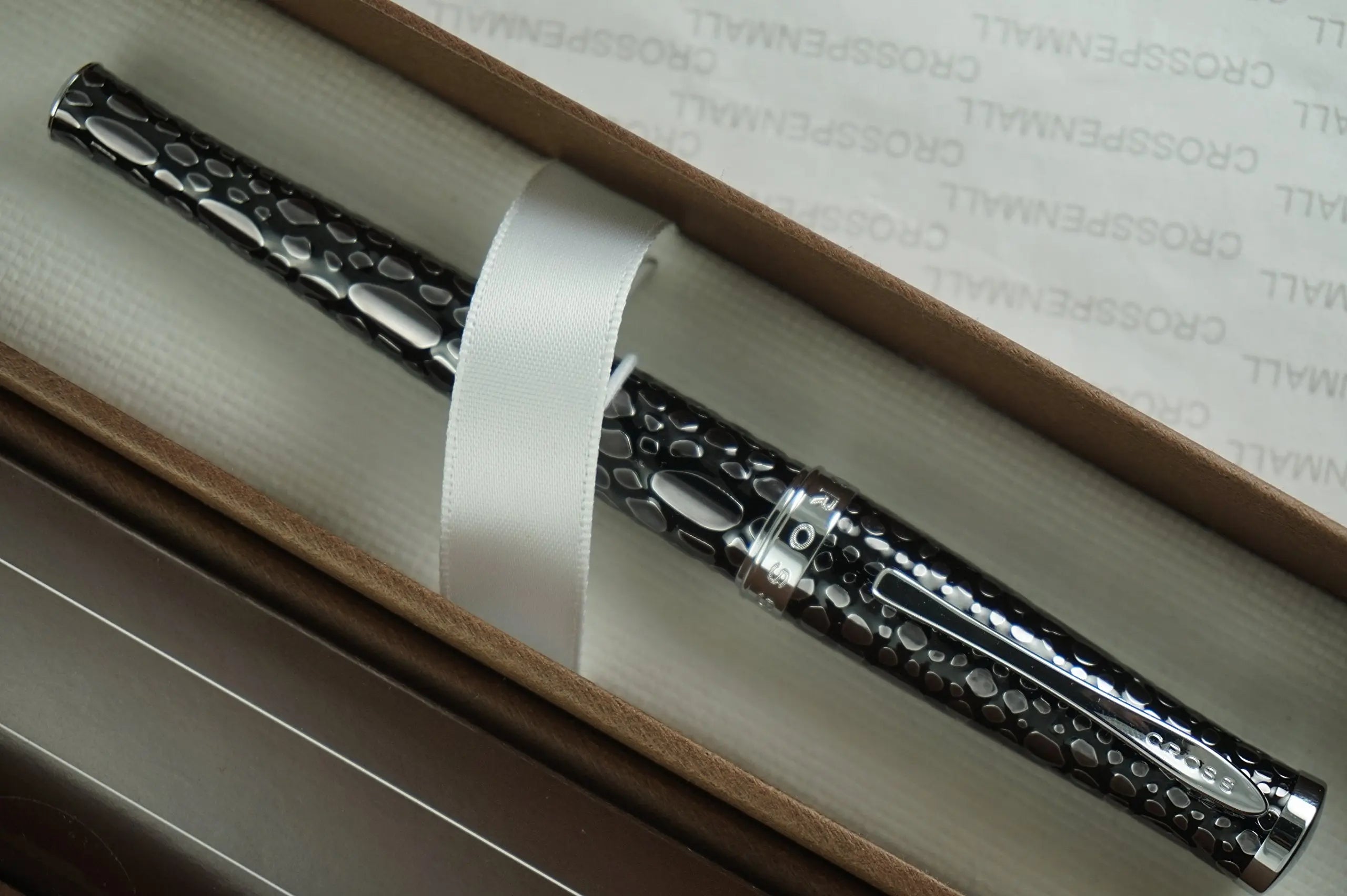 Cross Sauvage Exotic Textured Stingray Finish Pattern with Cross Signature Center Band Fountain Pen (Copy) Cross