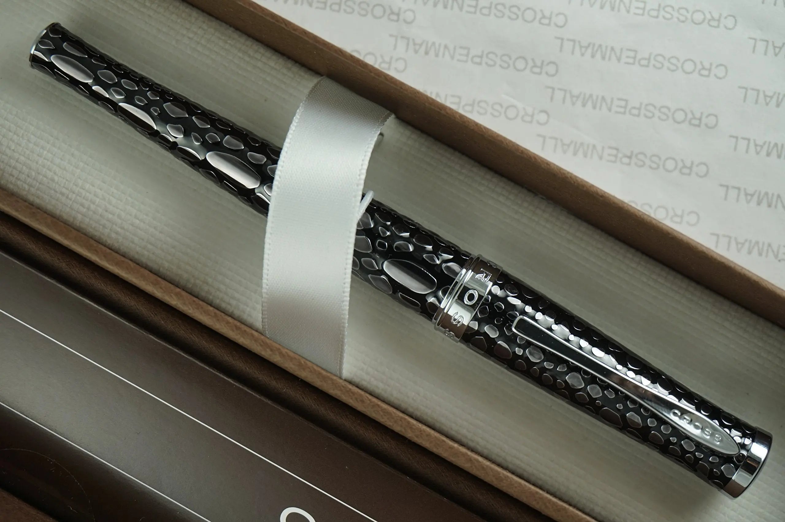 Cross Sauvage Exotic Textured Stingray Finish Pattern with Cross Signature Center Band Fountain Pen (Copy) Cross