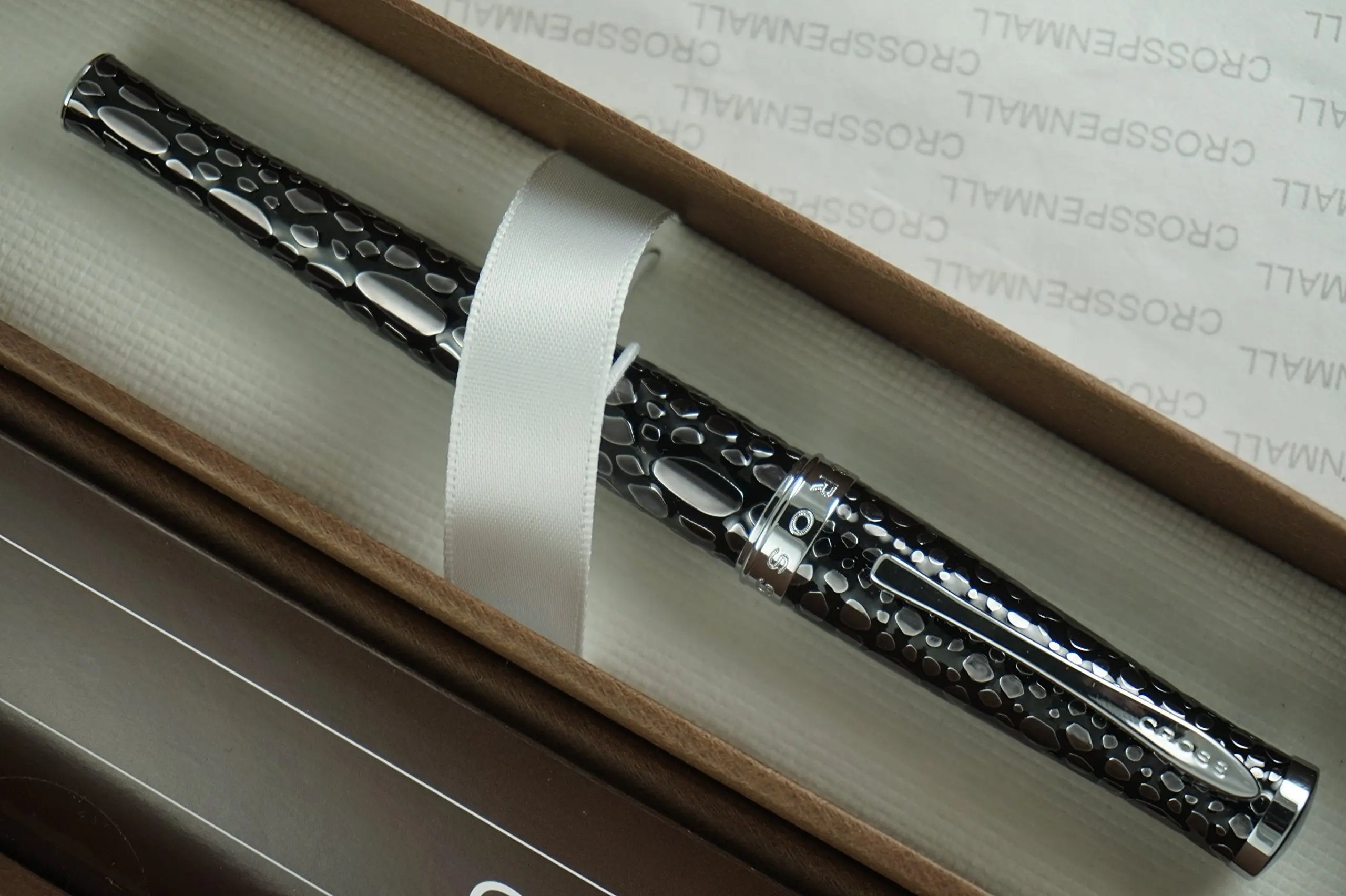 Cross Sauvage Exotic Textured Stingray Finish Pattern with Cross Signature Center Band Fountain Pen (Copy) Cross