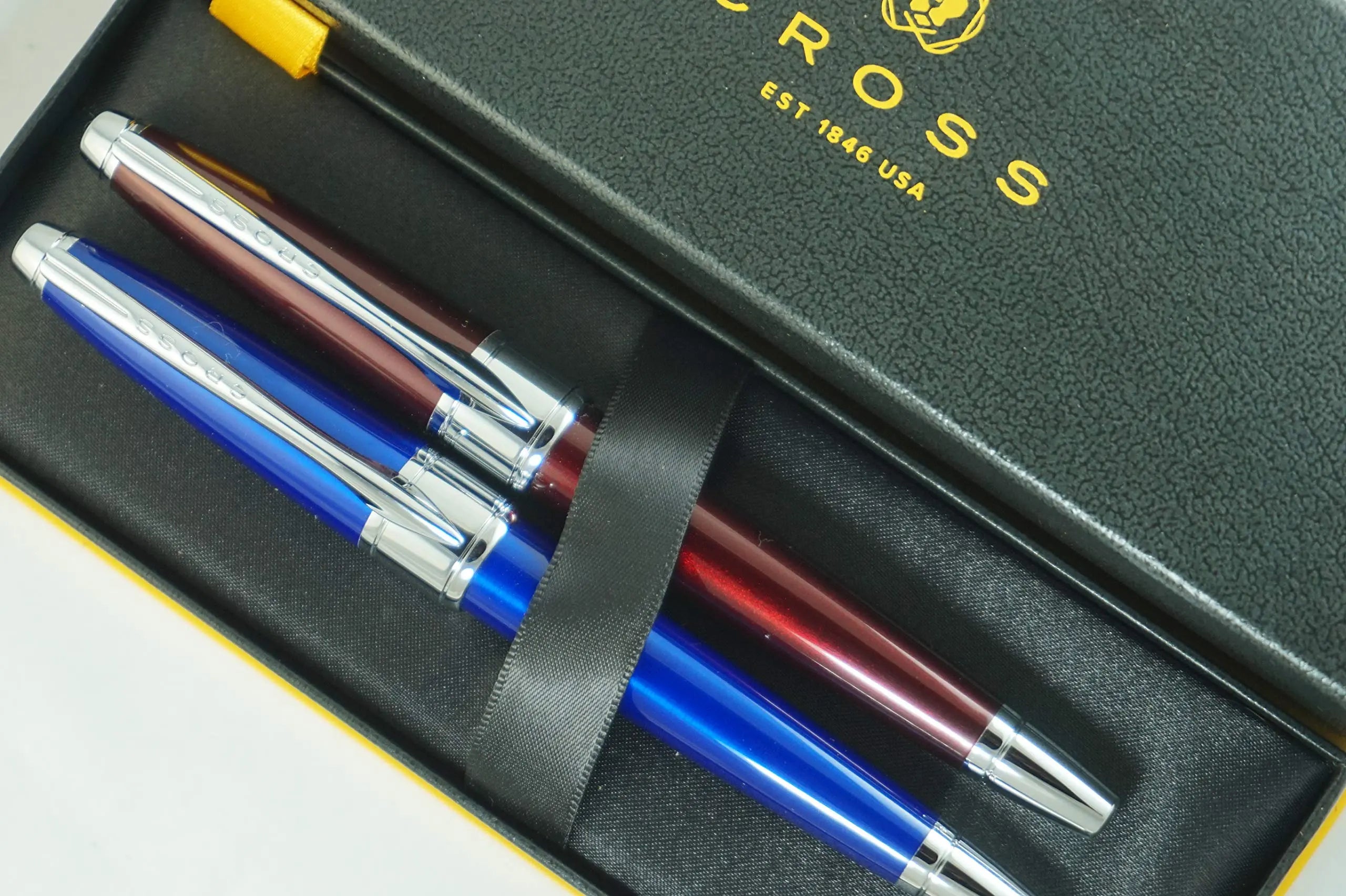 Limited Release Edition elegant Art Deco Apogee Executive Diamond Cut Translucent Red and Blue Barrel Duo Selectip Gel Ink Rollerball pens Cross