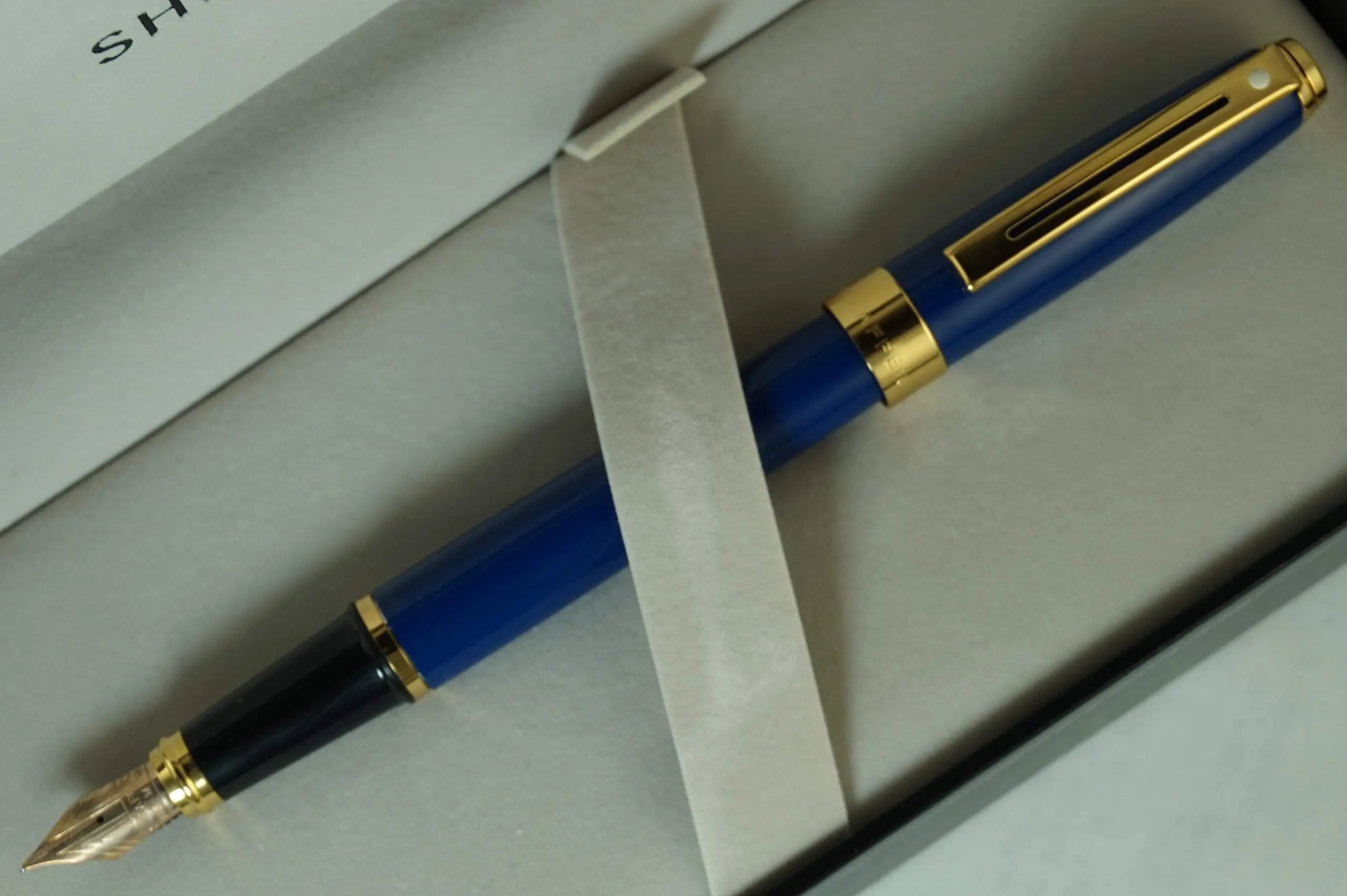 Sheaffer Cobalt Blue Lacquer Signature Prelude Collection with 22KT Gold appointments, Solid and stamped 14KT Gold Medium nib Fountain pen Sheaffer