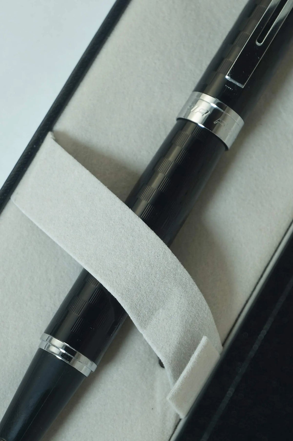 Sheaffer Ferrari 300 Limited Series, with diamond cut Chequered Flag Engraving Medium Point Fountain pen cross