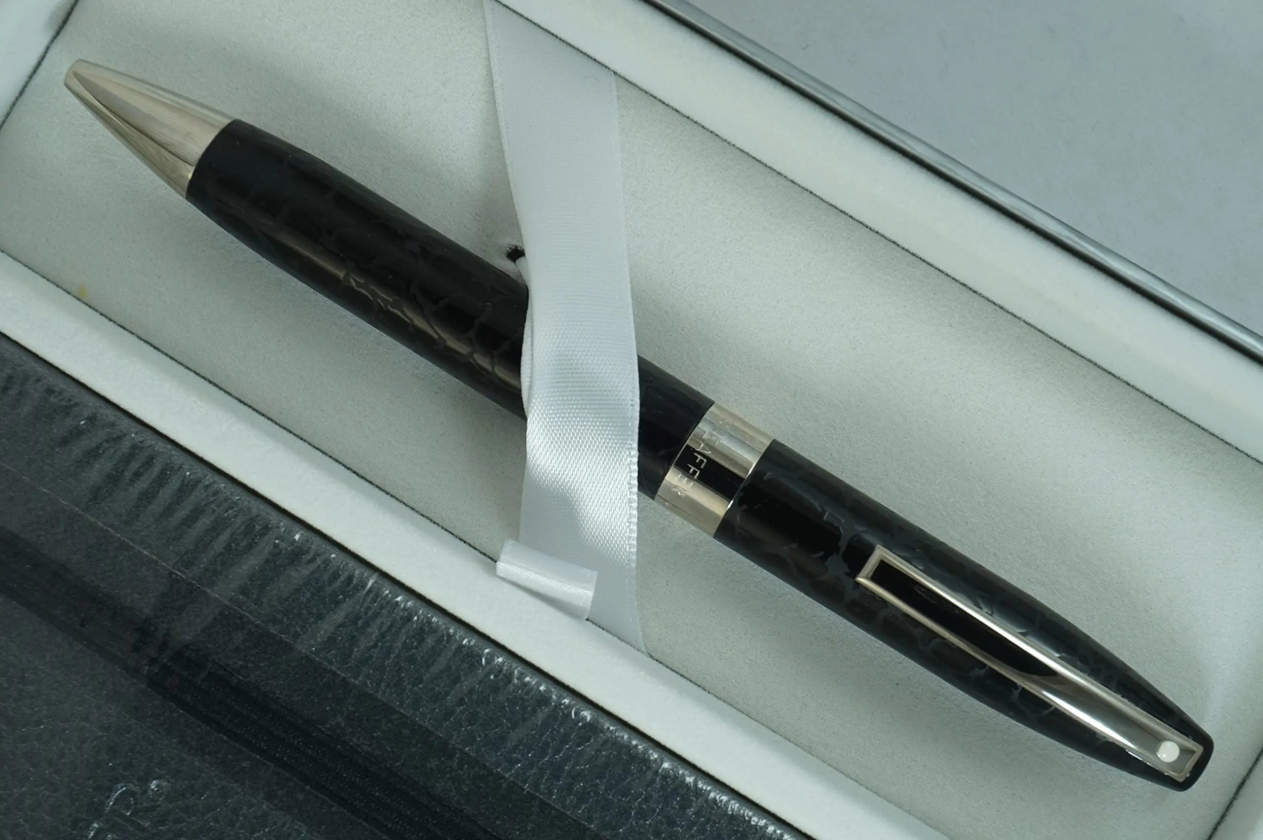 Sheaffer Hand made in USA Legacy Heritage Look of Leather Formal Black barrel and Palladium Appointments Ballpoint pen and Matching Journal set - crosspenmall.com