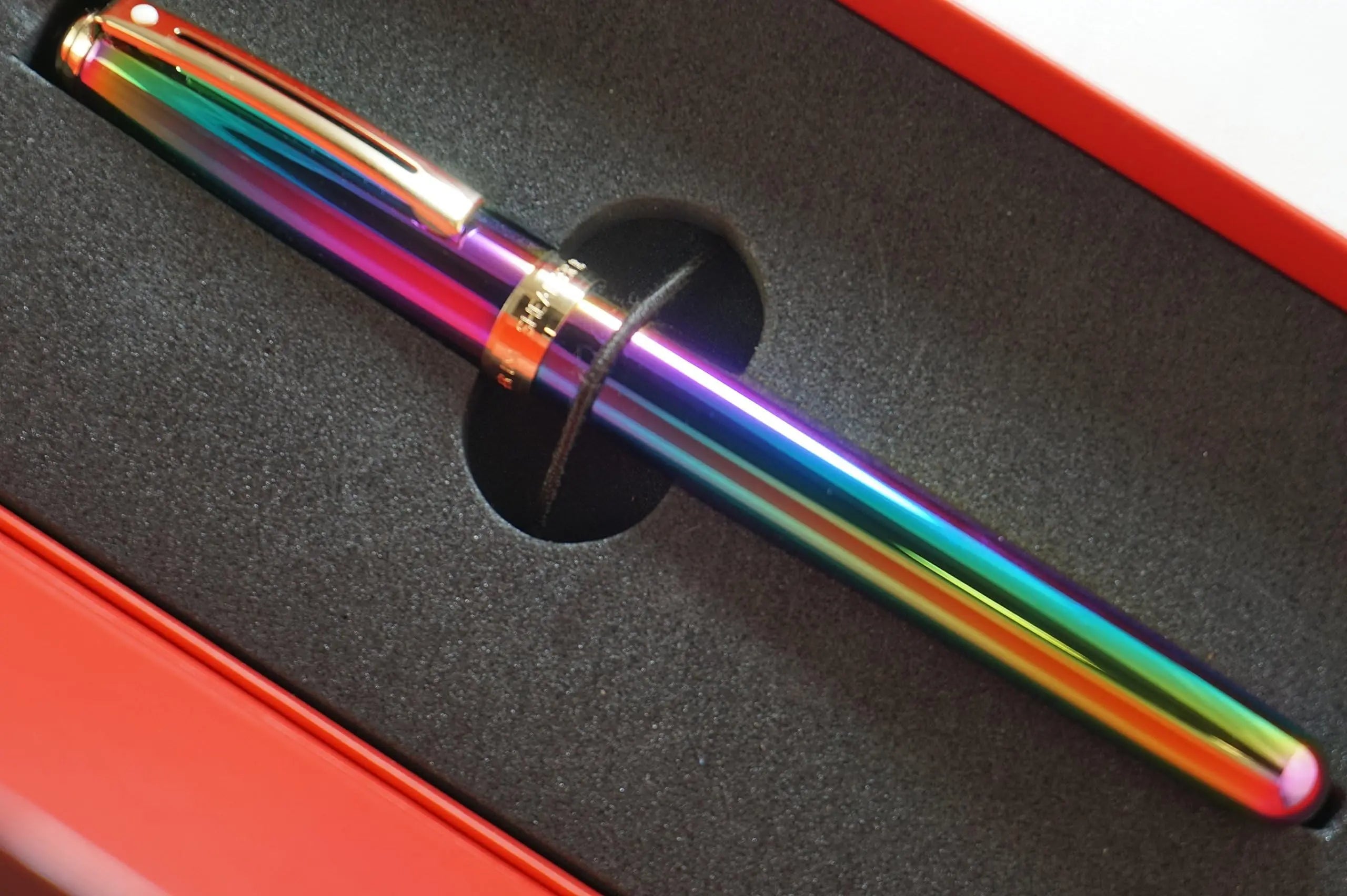 Sheaffer Made in the USA Signature Prelude Titanium oxide Rainbow 'Plasma' finish cap and barrel With 22KT Gold Appointments, Rollerball pen and Matching Gold Desk Clock Sheaffer