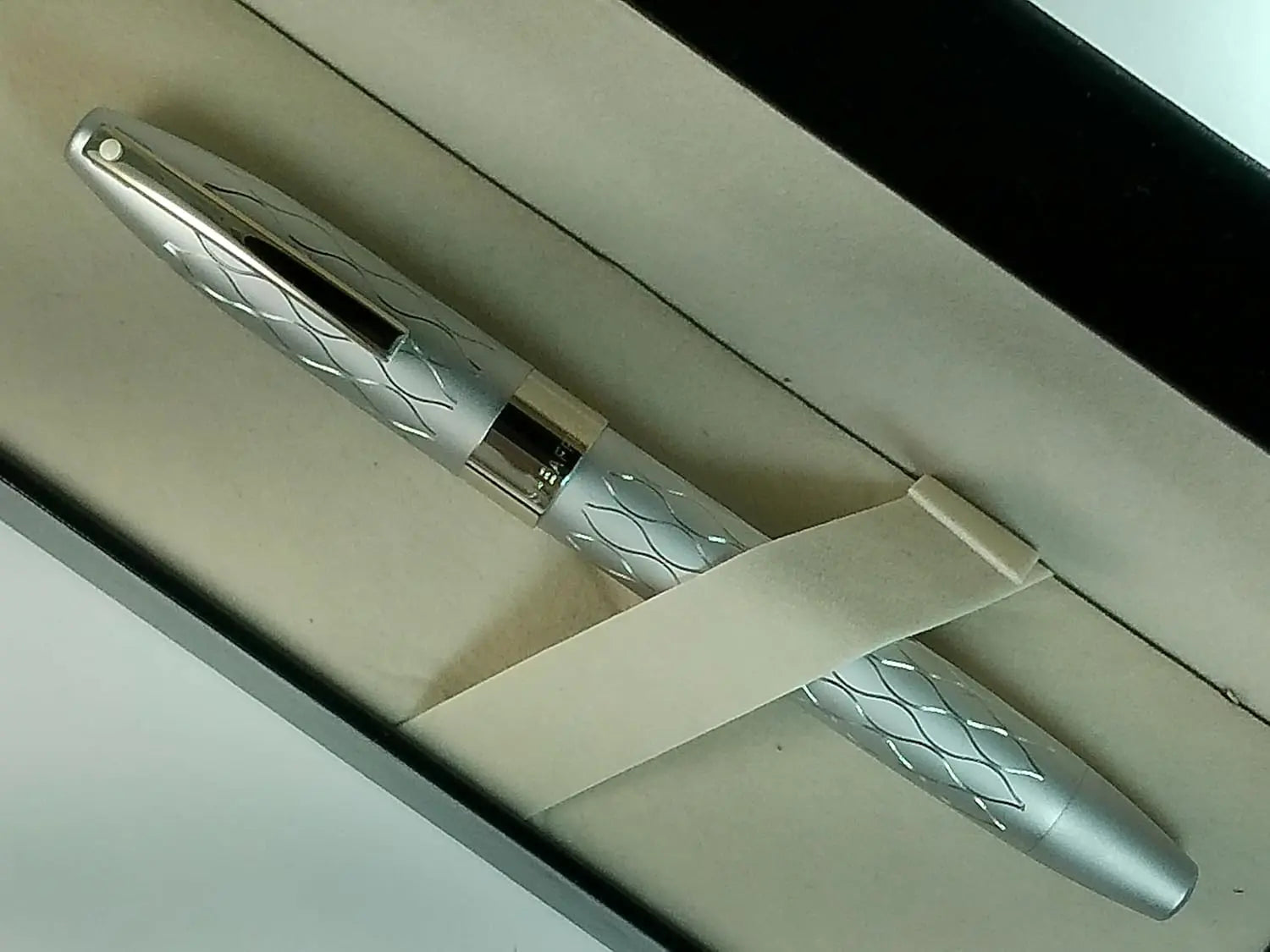 Sheaffer Made in the USA diamond cut Legacy 2 Heritage with Sandblasted Emperor's Silver Pattern & Palladium Trim Rollerball pen Sheaffer