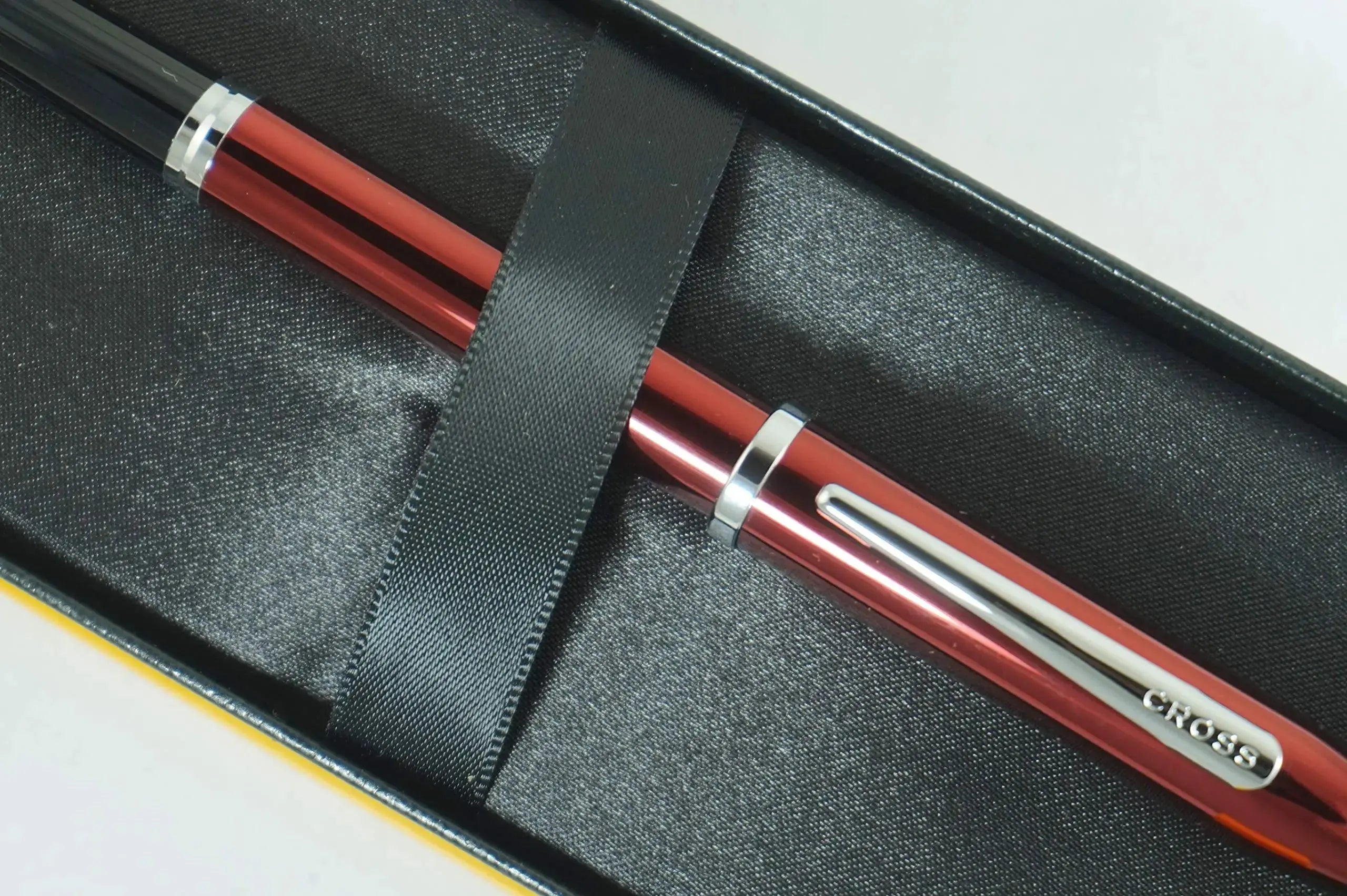 Sheaffer Pop Black Fountain Pen with Chrome Trim and Medium Nib in Gift Box - crosspenmall.com