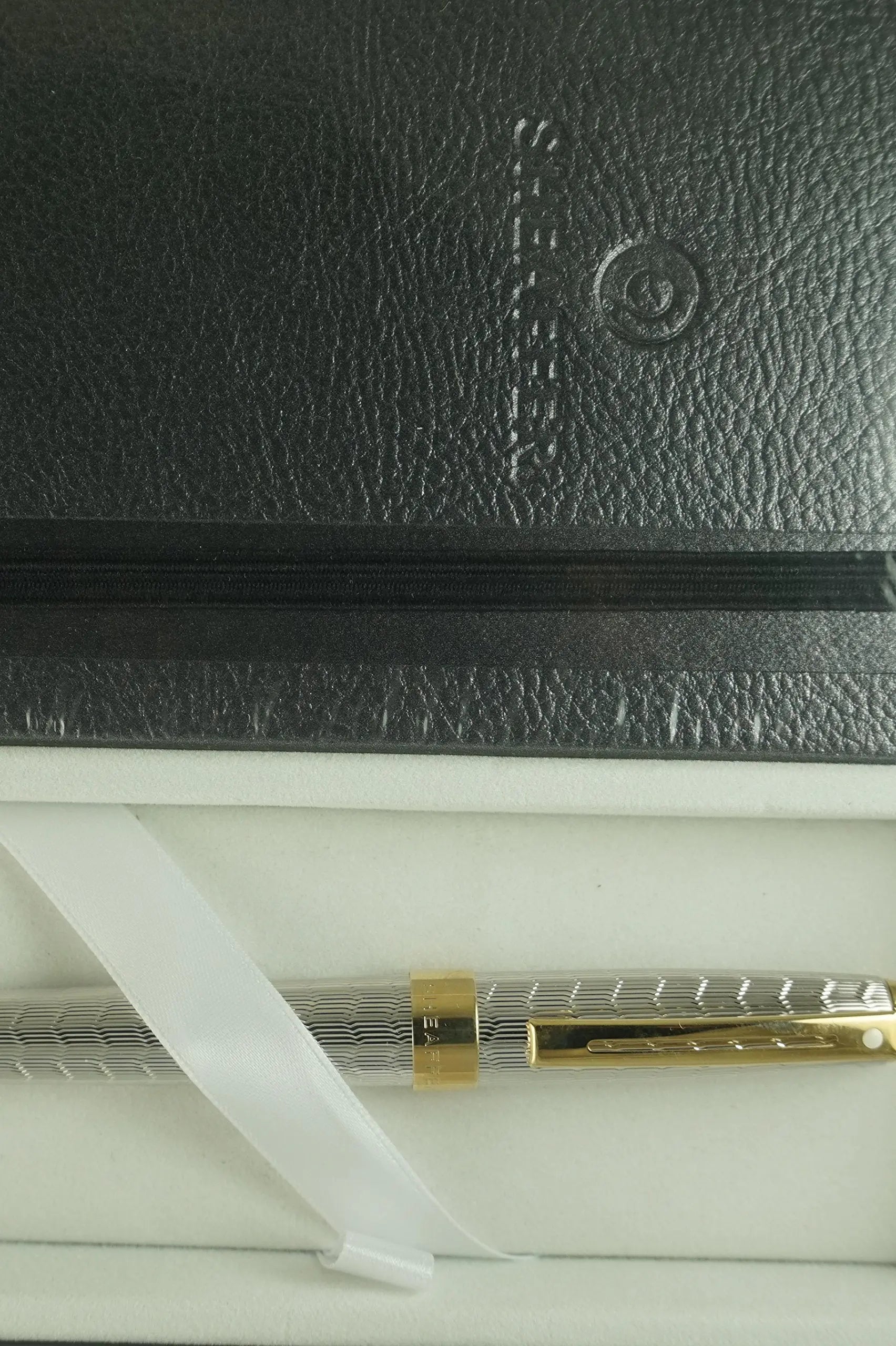 Sheaffer Prelude Signature Diamond cut Snake Skin pattern Medalist with 22KT Gold Appointments Ballpoint Pen and matching Sheaffer Journal Cross