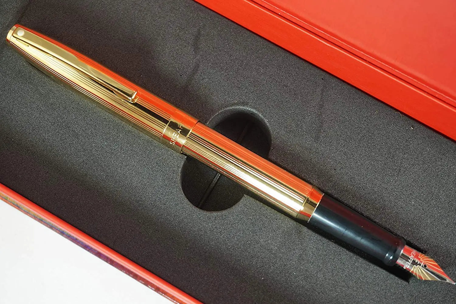 Sheaffer Sagaris 23KT Gold Medium Point Fountain Pen with 22KT Gold barrel and appointments and Matching Desk Clock - crosspenmall.com