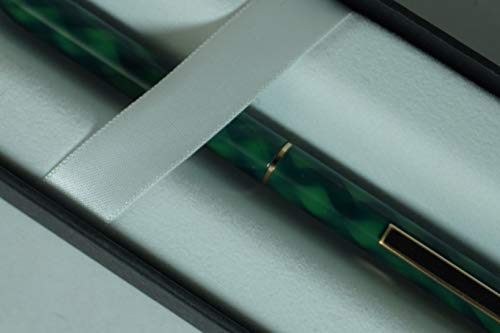 Sheaffer Rare Made in the USA Signature Slim Classic Fashion criss-cross Tartan plaid Green Lacquer Barrel and cap, and 22KT Gold Appointment 0.5MM Pencil Sheaffer