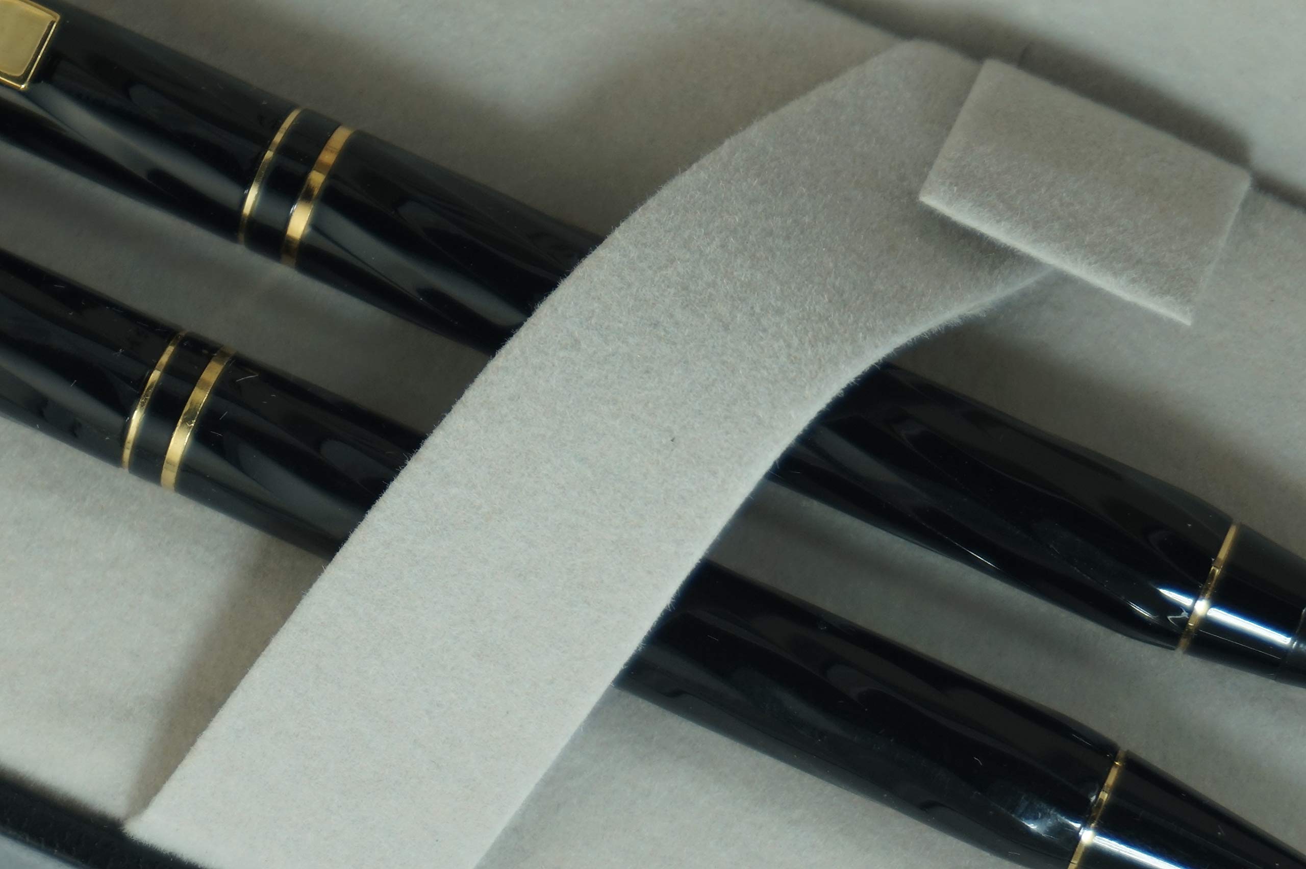 Sheaffer Made in the USA Signature Targa Spiral black Lacquer Barrel with Signature Targa Centre Gold rings and 22KT Gold appointments ballpoint Pen and 0.5MM pencil set - crosspenmall.com