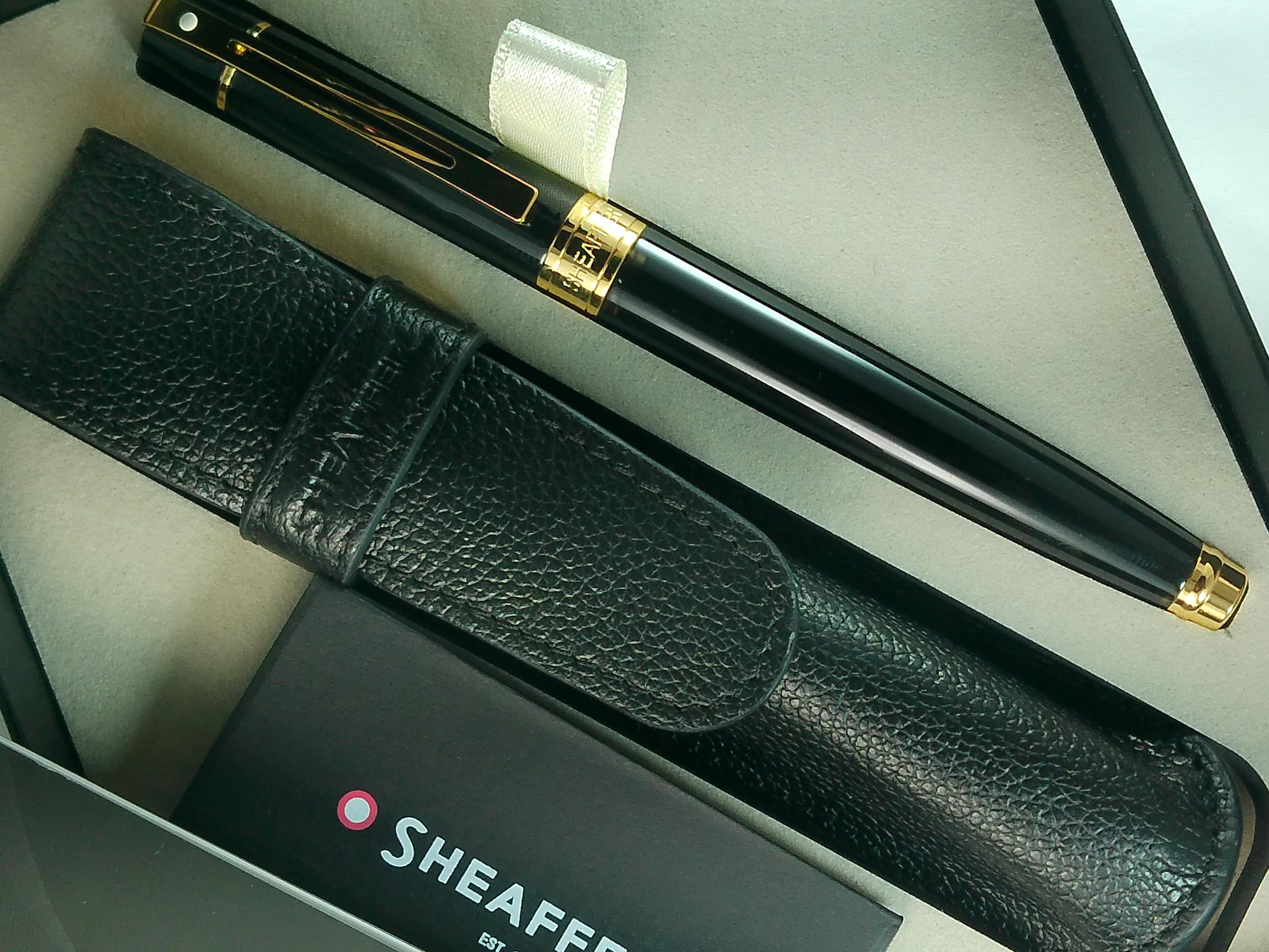 Sheaffer 300 Glossy black with Gold Trim Pen and Leather Pouch Gift Set Sheaffer