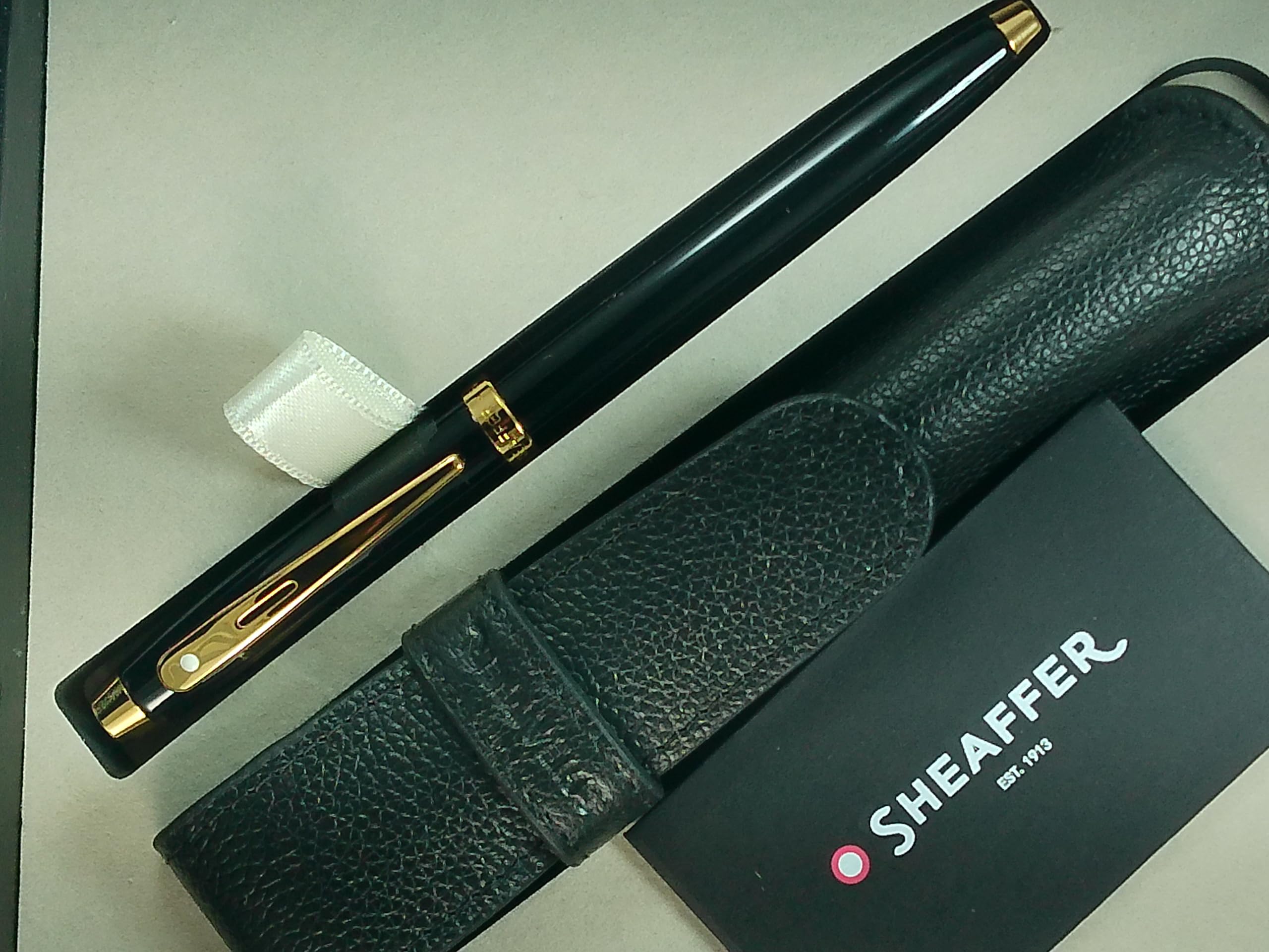 Sheaffer 100 Black Lacquer with Signature gold mid band and Gold plated Appointments Rollerball pen and Pouch Sheaffer