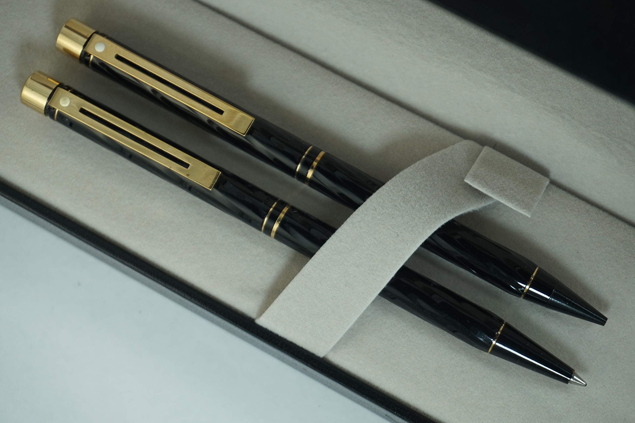 Sheaffer Made in the USA Signature Targa Spiral black Lacquer Barrel with Signature Targa Centre Gold rings and 22KT Gold appointments ballpoint Pen and 0.5MM pencil set - crosspenmall.com