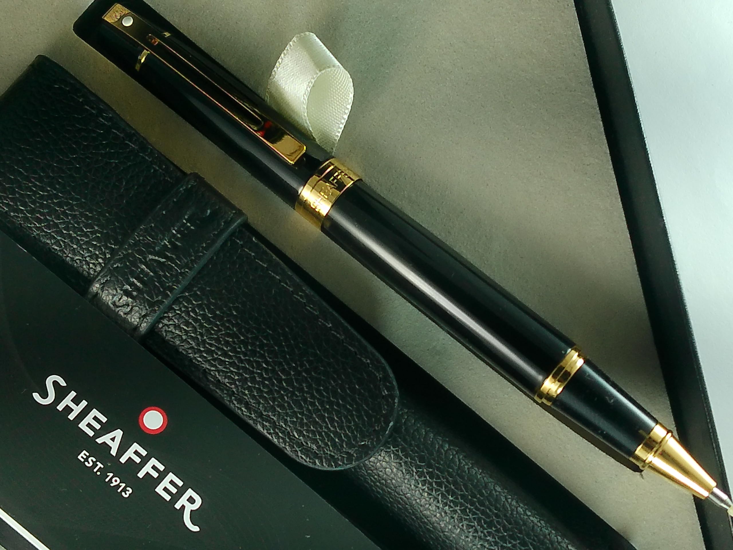 Sheaffer 300 Glossy black with Gold Trim Pen and Leather Pouch Gift Set (Rollerball) Sheaffer