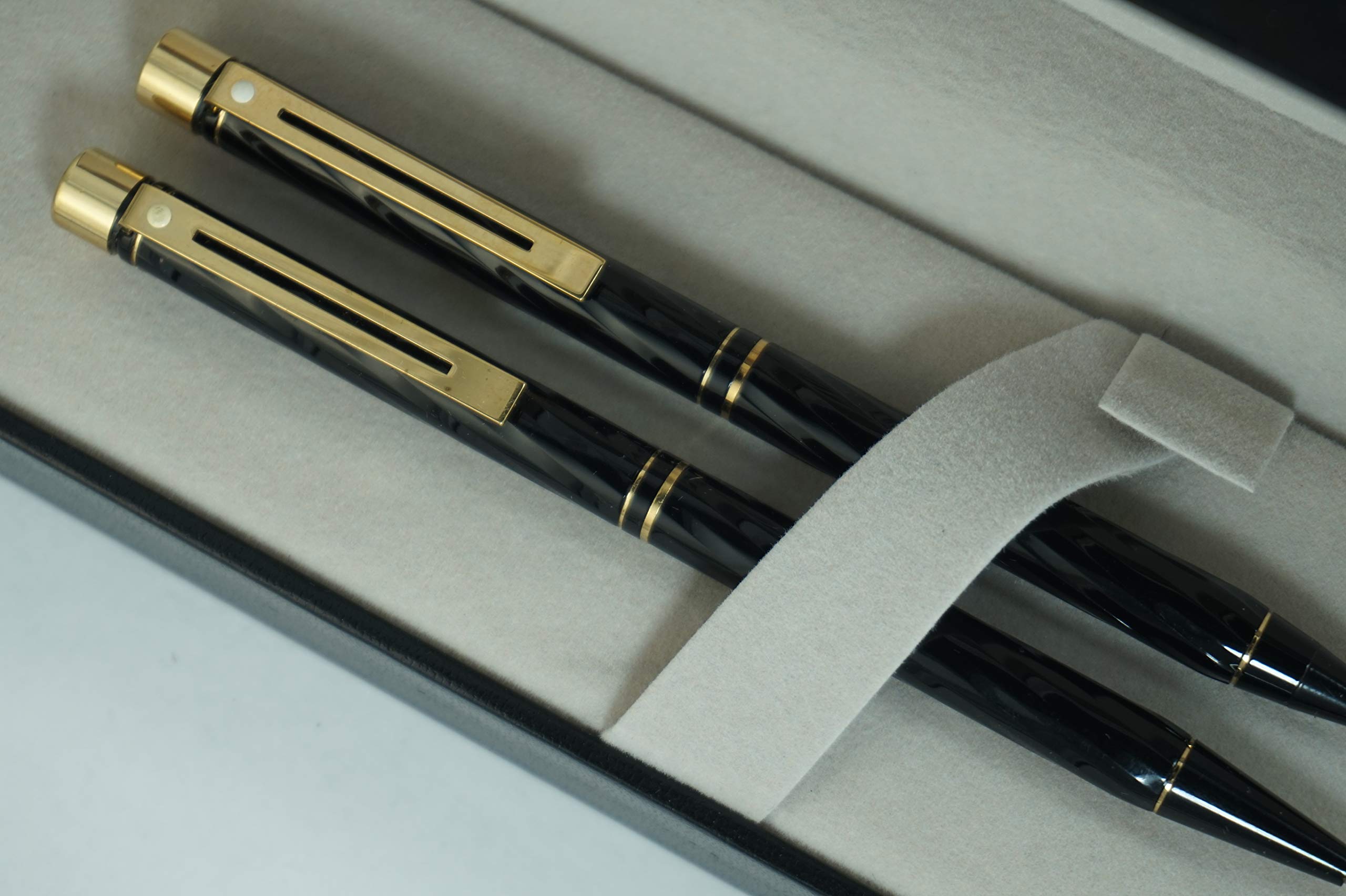 Sheaffer Made in the USA Signature Targa Spiral black Lacquer Barrel with Signature Targa Centre Gold rings and 22KT Gold appointments ballpoint Pen and 0.5MM pencil set - crosspenmall.com