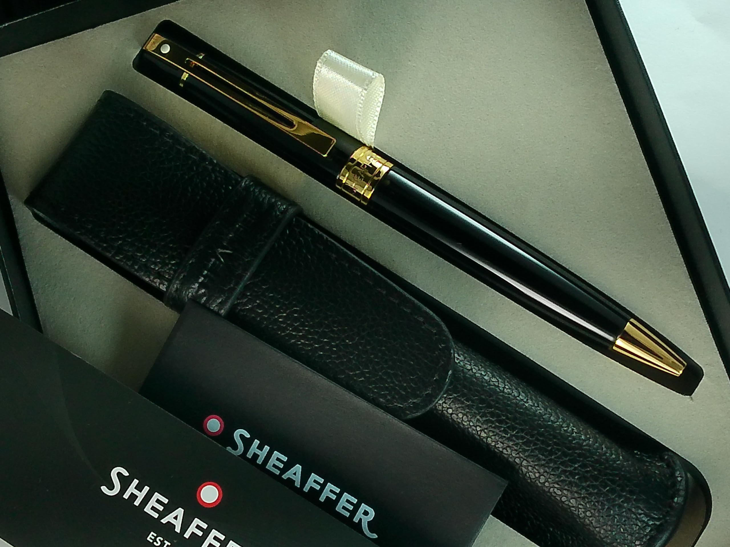 Sheaffer 300 Glossy black with Gold Trim Pen and Leather Pouch Gift Set Sheaffer