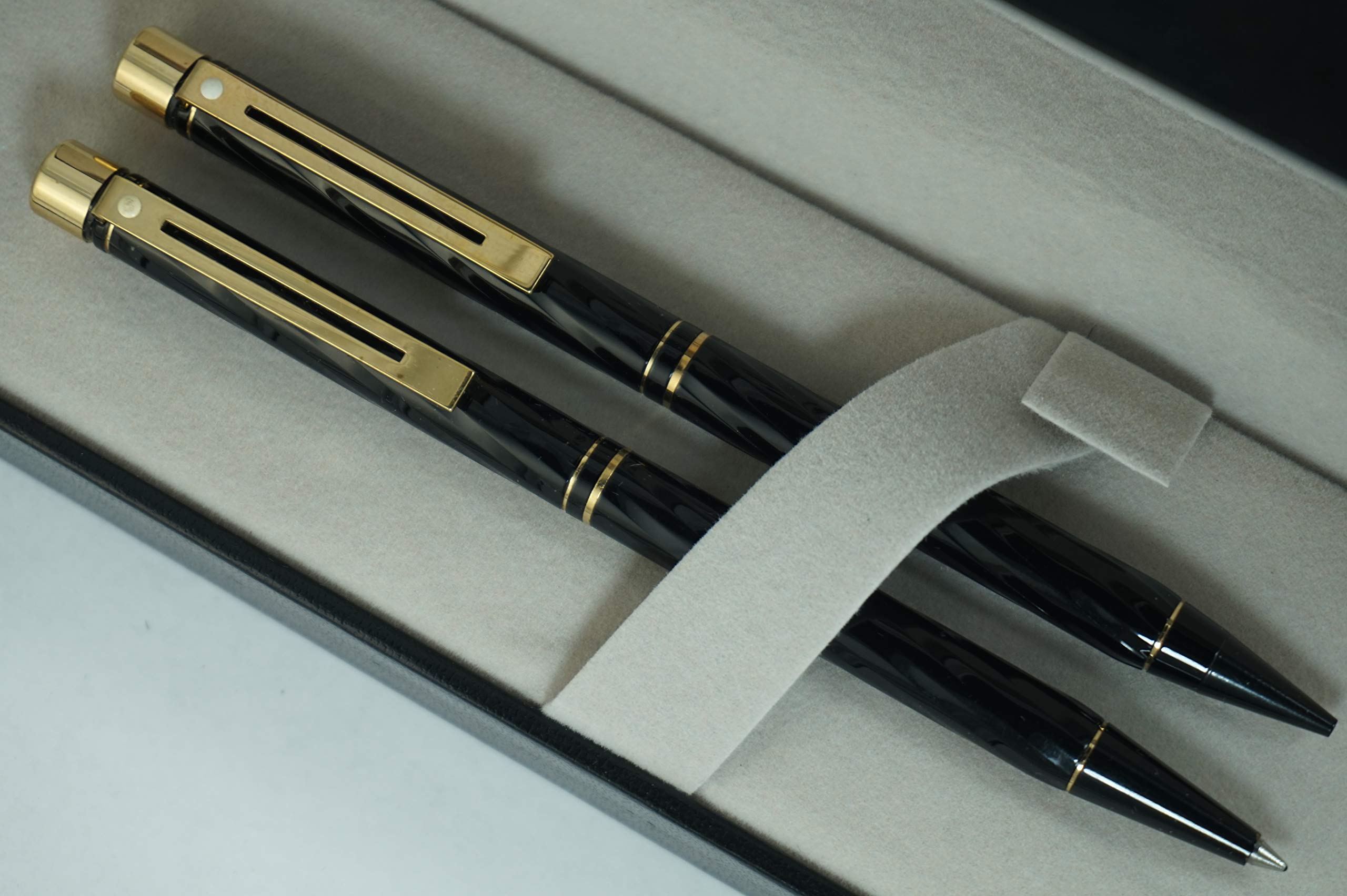 Sheaffer Made in the USA Signature Targa Spiral black Lacquer Barrel with Signature Targa Centre Gold rings and 22KT Gold appointments ballpoint Pen and 0.5MM pencil set - crosspenmall.com