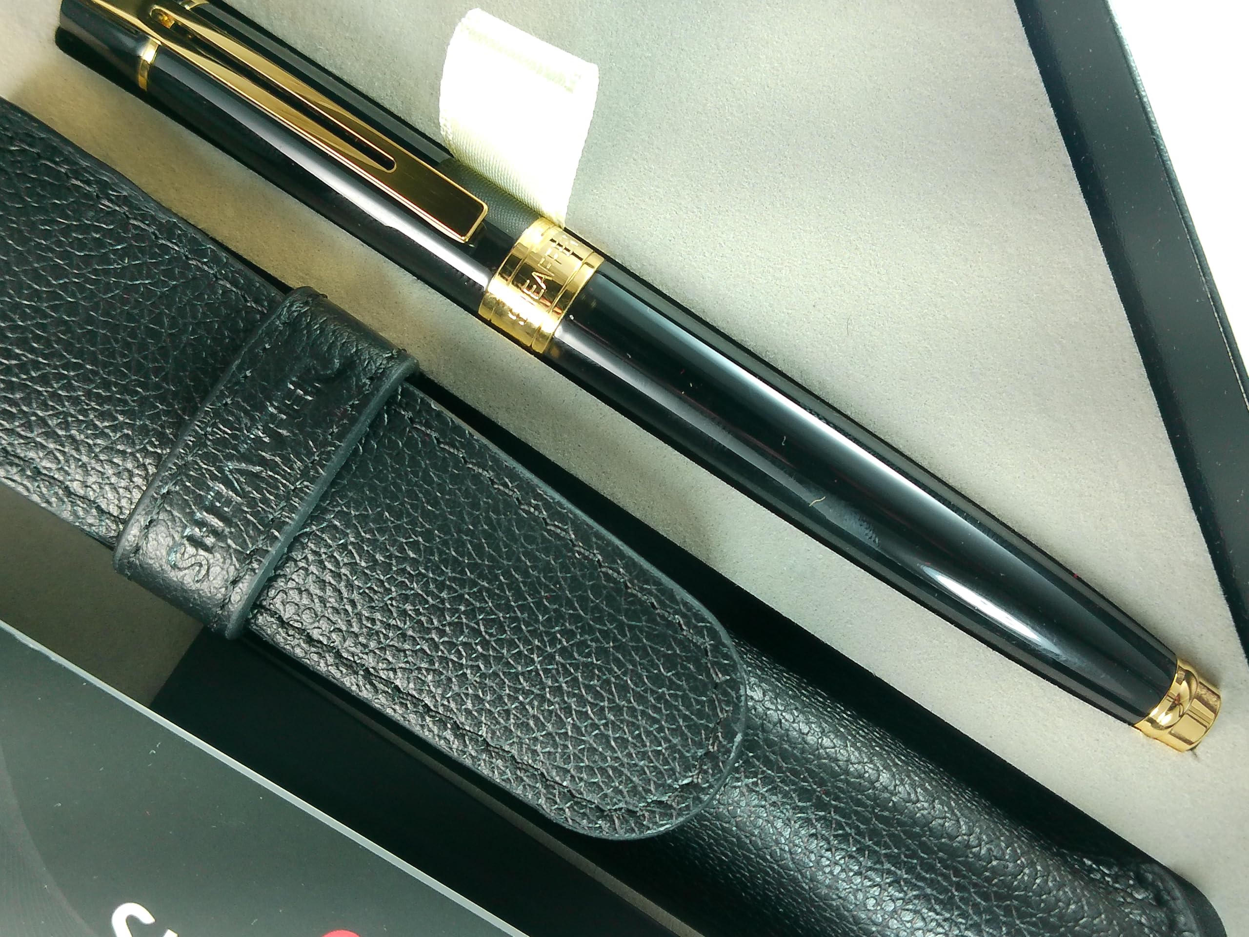 Sheaffer 300 Glossy black with Gold Trim Pen and Leather Pouch Gift Set (Rollerball) Sheaffer