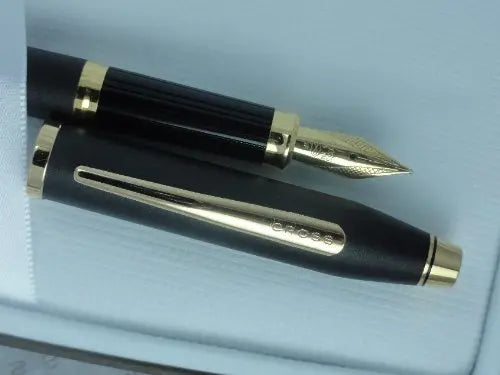 Cross Century II Matte Black with Solid 18KT Gold Medium Nib Fountain Pen! Very Rare Cross