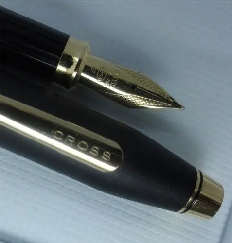 Cross Century II Matte Black with Solid 18KT Gold Medium Nib Fountain Pen! Very Rare Cross