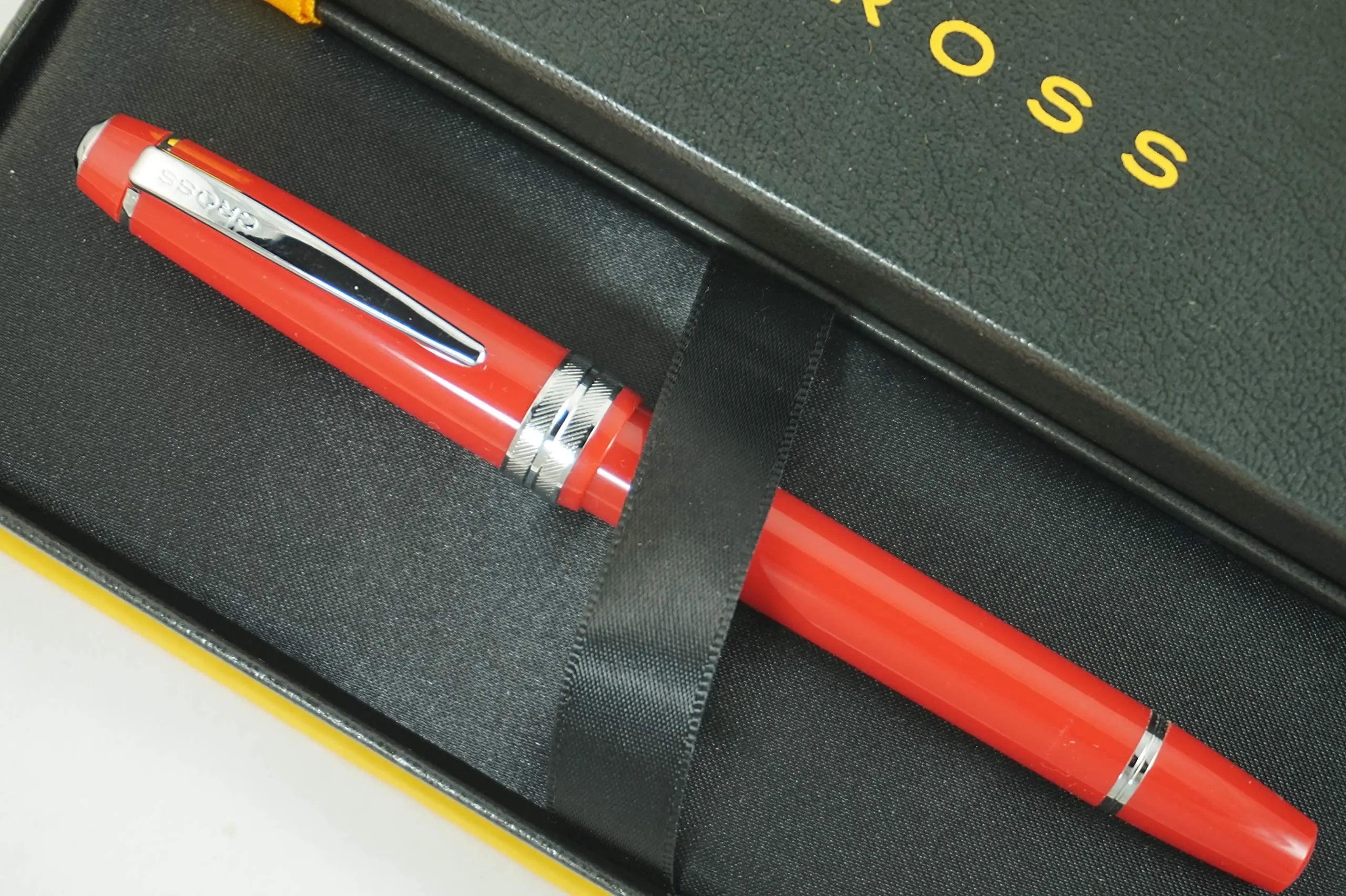 Cross Executive Companion with Diamond Cut Multi-groove Signature Center Ring and Pearlescent Red Barrel Bailey Light Selectip Rollerball Pen Cross