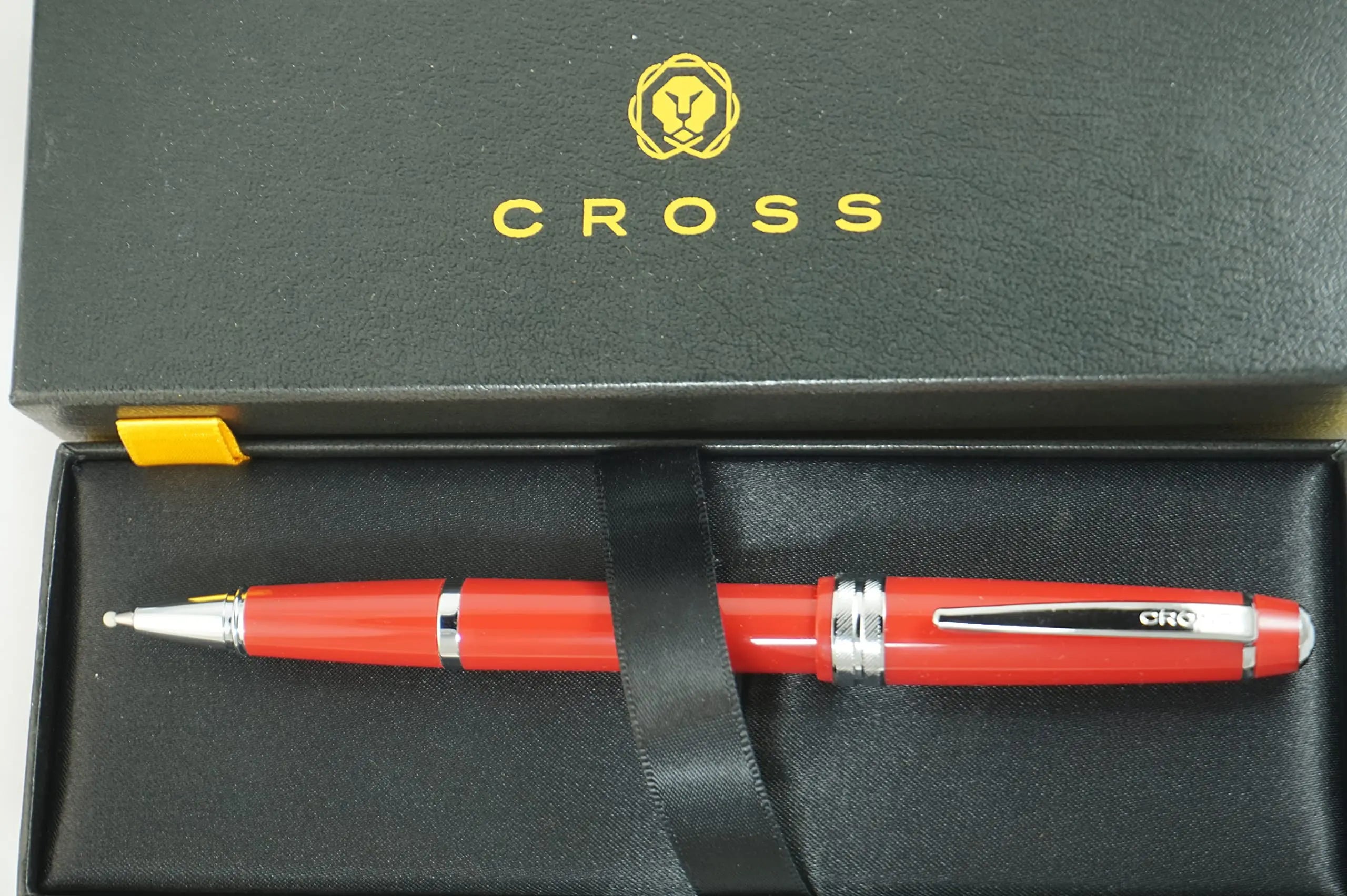 Cross Executive Companion with Diamond Cut Multi-groove Signature Center Ring and Pearlescent Red Barrel Bailey Light Selectip Rollerball Pen Cross