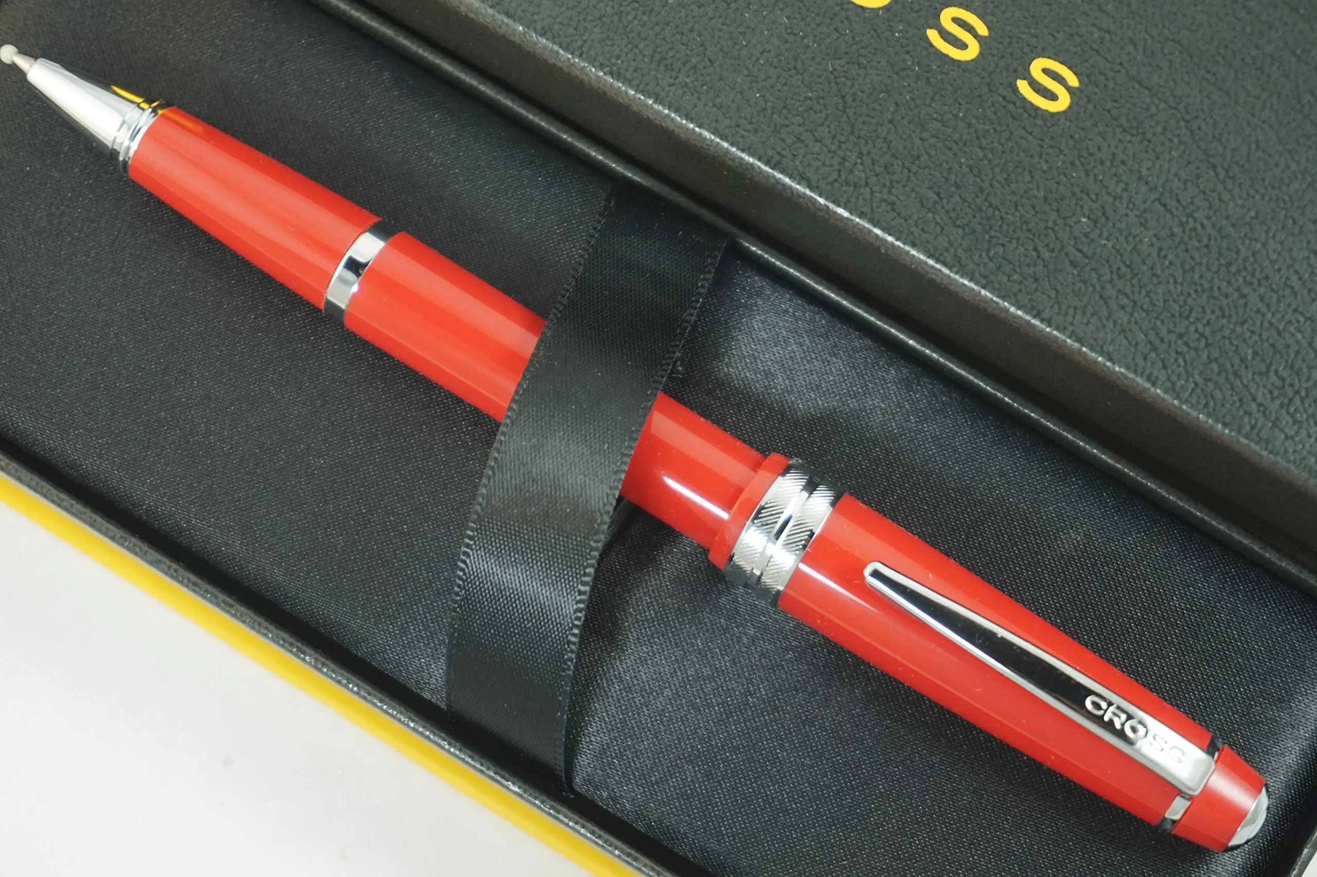 Cross Executive Companion with Diamond Cut Multi-groove Signature Center Ring and Pearlescent Red Barrel Bailey Light Selectip Rollerball Pen Cross