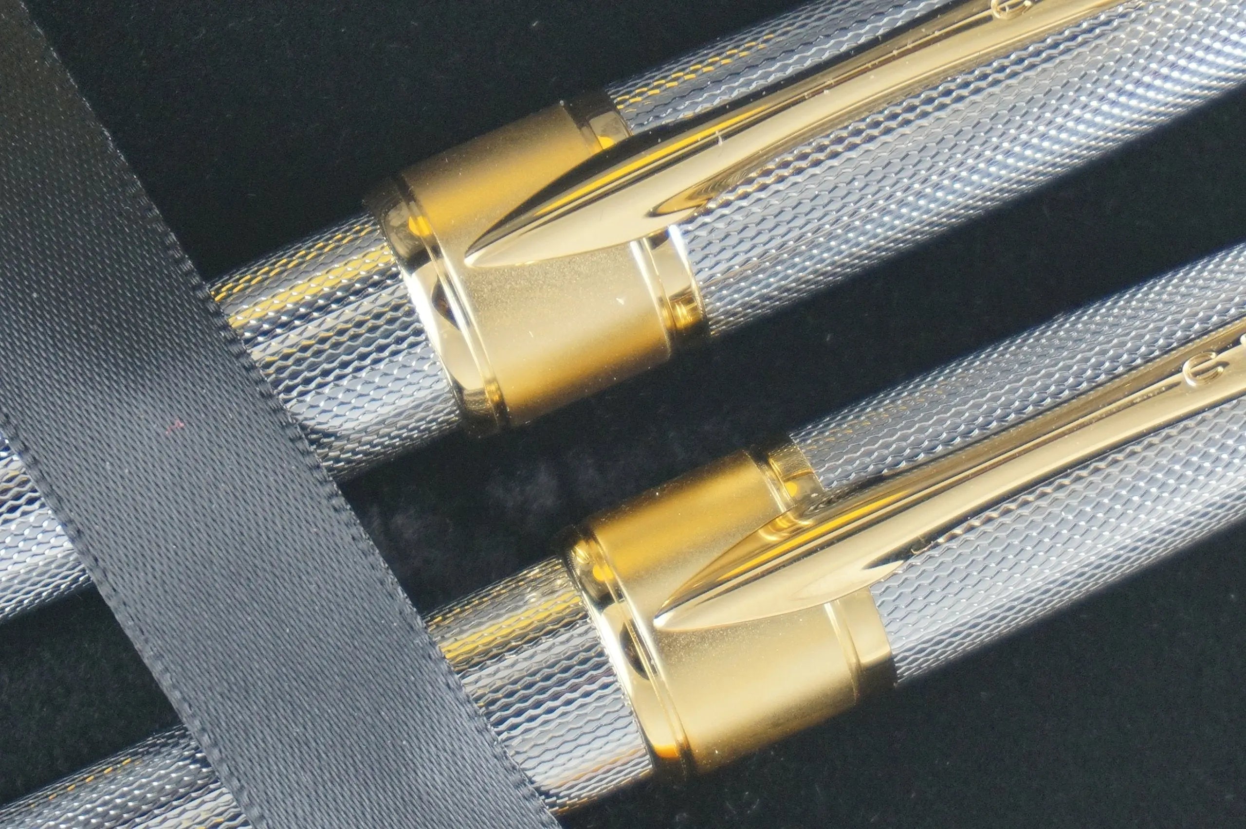 Cross Limited Edition in elegant haberdashery finishes Apogee Executive Diamond Cut Elegant 23KT Gold Medalist with Solid 18KT Gold nib Fountain pen and Ballpoint Pen A great corporate gift - crosspenmall.com