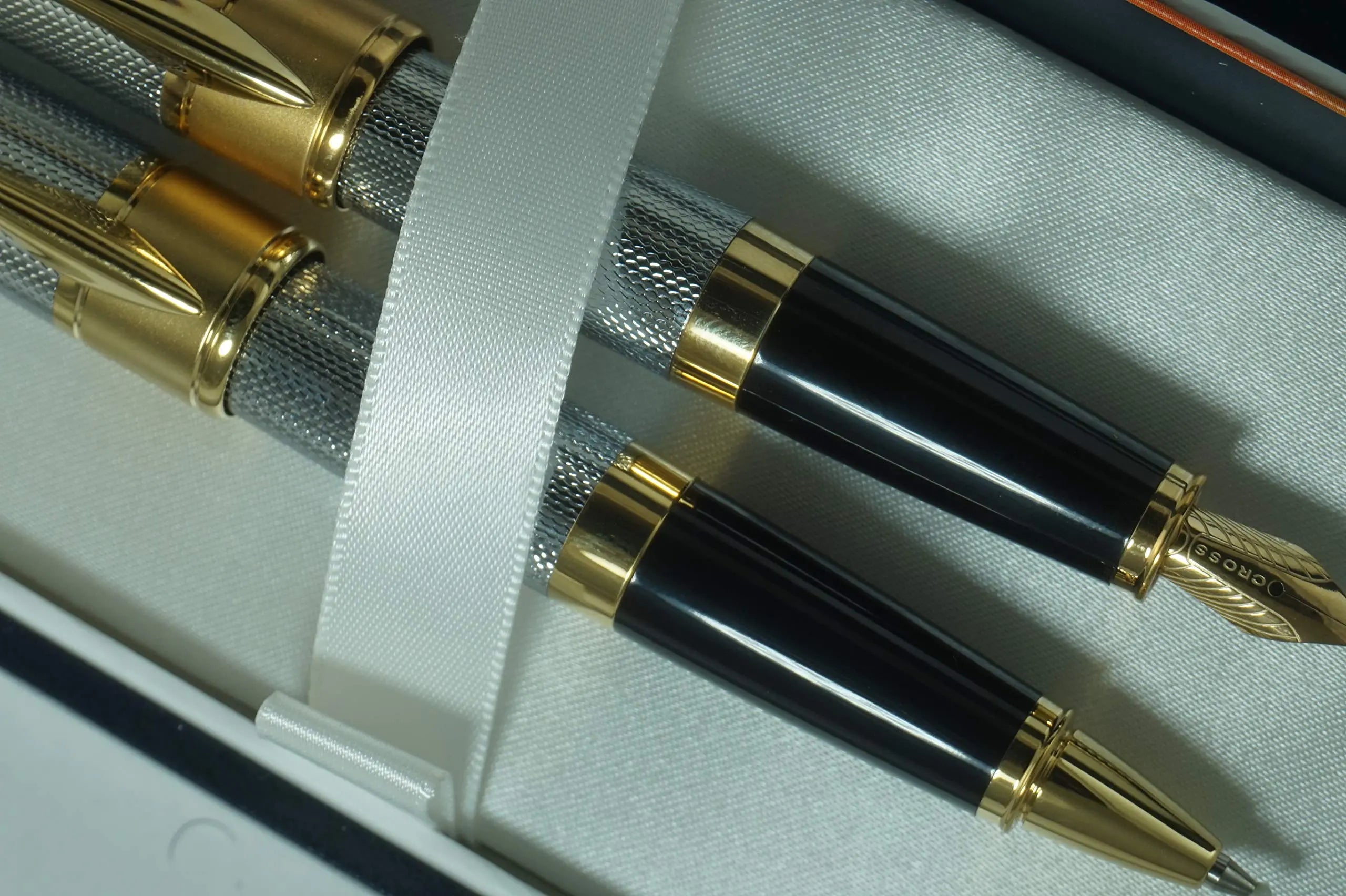 Cross Limited Edition in elegant haberdashery finishes Apogee Executive Diamond Cut Elegant Gold Medalist with Gold nib Fountain pen and Selectip Rollerball Pen A great corporate gift A.T.. CROSS