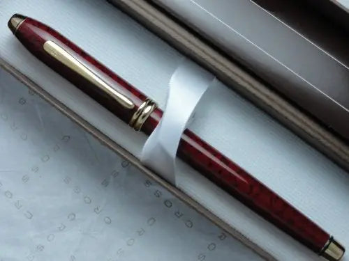 Cross Made in The USA Townsend Cardinal RED Barrel and 14k Solid Gold Broad Nib Fountain Pen Cross