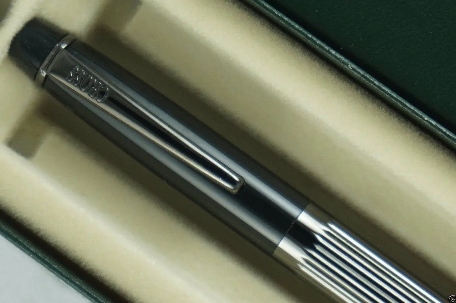 Cross Made in USA Elite Art Deco Metropolis Jet Black , Polished and Ribbed Barrel Selectip Rollerball Pen . - crosspenmall.com