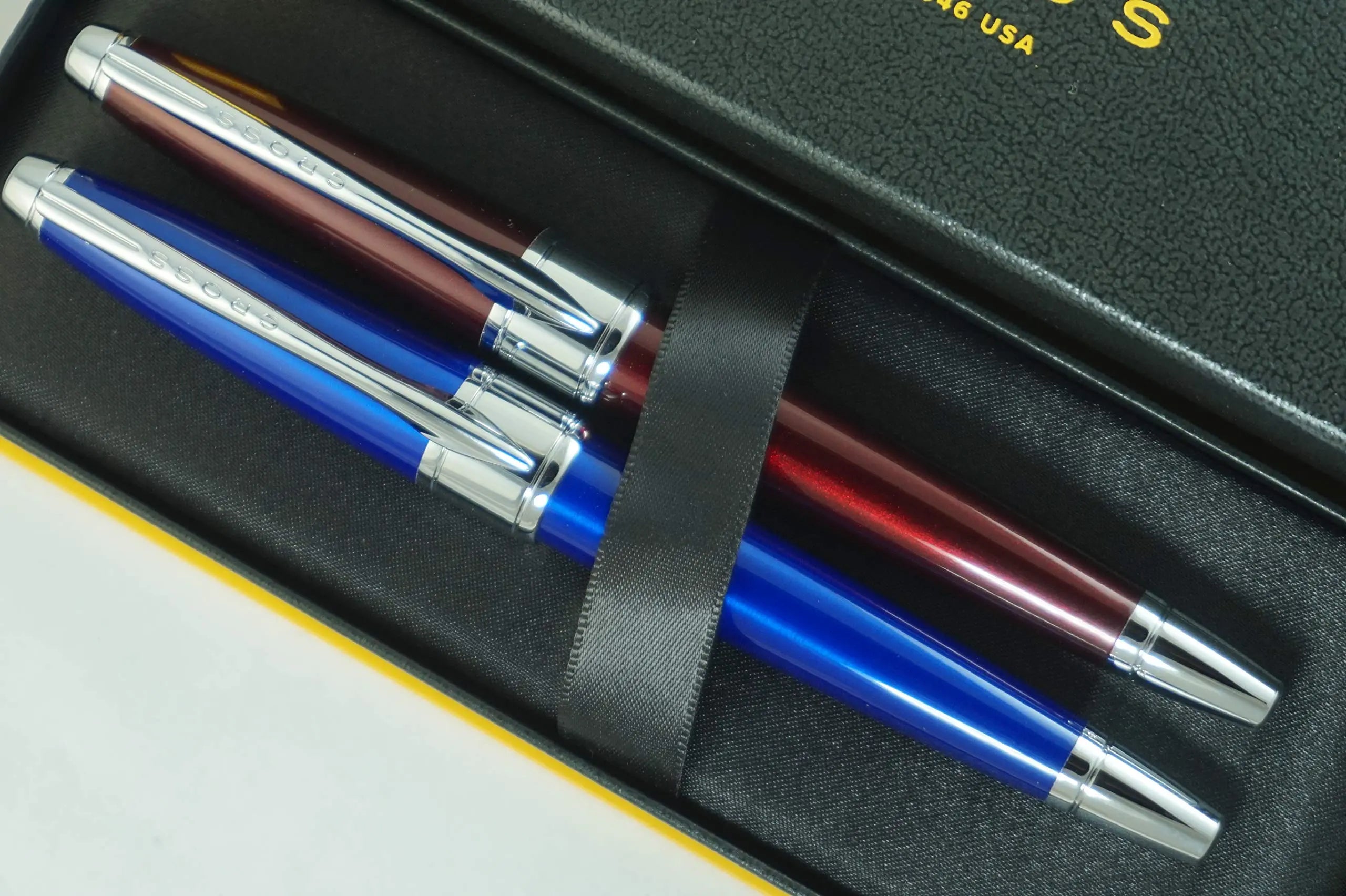 Limited Release Edition elegant Art Deco Apogee Executive Diamond Cut Translucent Red and Blue Barrel Duo Selectip Gel Ink Rollerball pens Cross