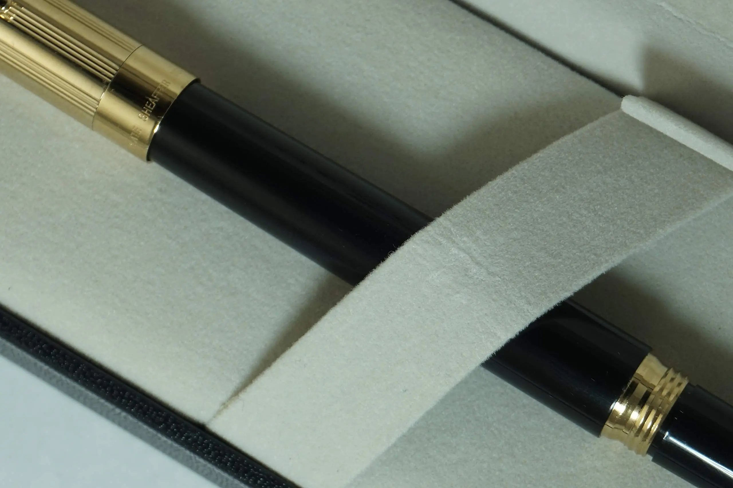 Made in The USA Sheaffer Crest 593 Tuxedo with 22KT Gold Cap and Black Lacquer Barrel Medium Point Rollerball Pen - crosspenmall.com