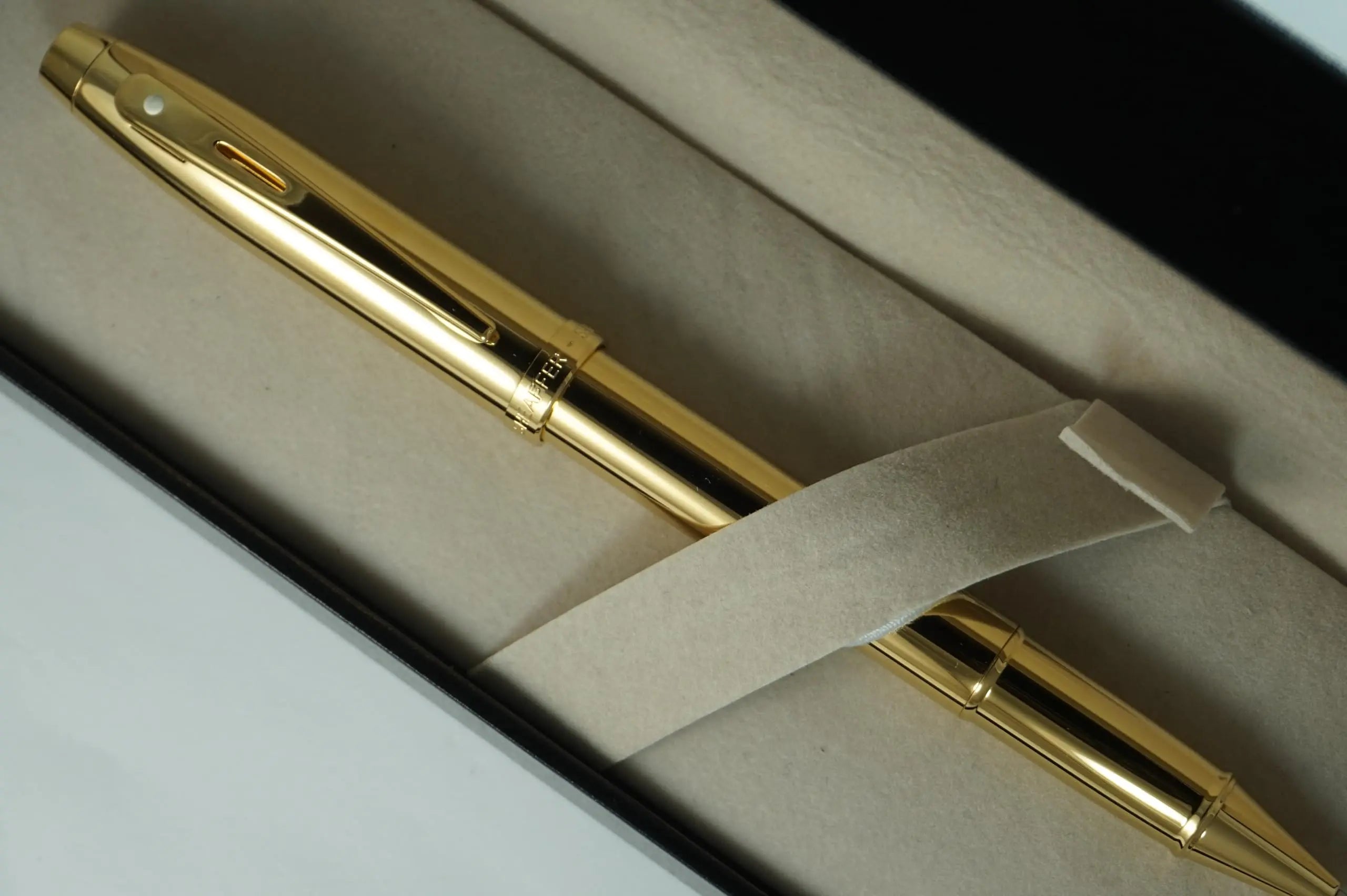 Sheaffer 100 Refillable Rollerball Pen with PVD Gold Barrel, Cap and Trim in Premium gift Box - crosspenmall.com