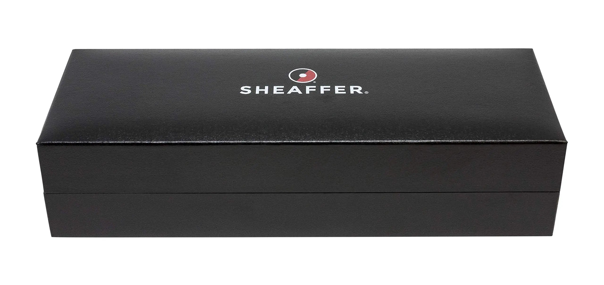 Sheaffer 100 - Refillable fountain pen, fine nib, glossy black lacquer finish, gold tone trim Sheaffer