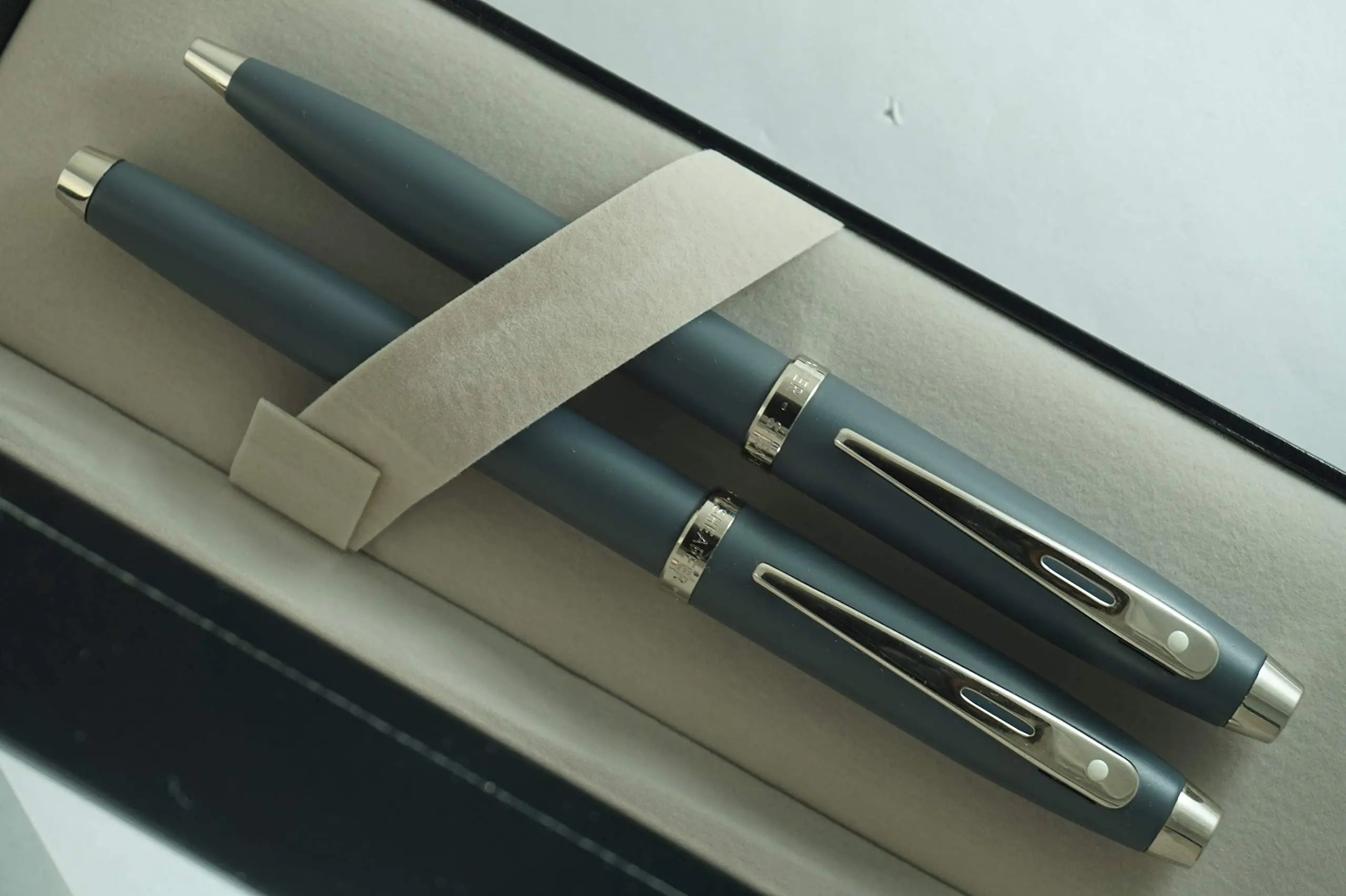 Sheaffer 100 matte Gray Signature mid ring and dot of excellence, Medium Point Fountain Pen and Ballpoint pen set - crosspenmall.com