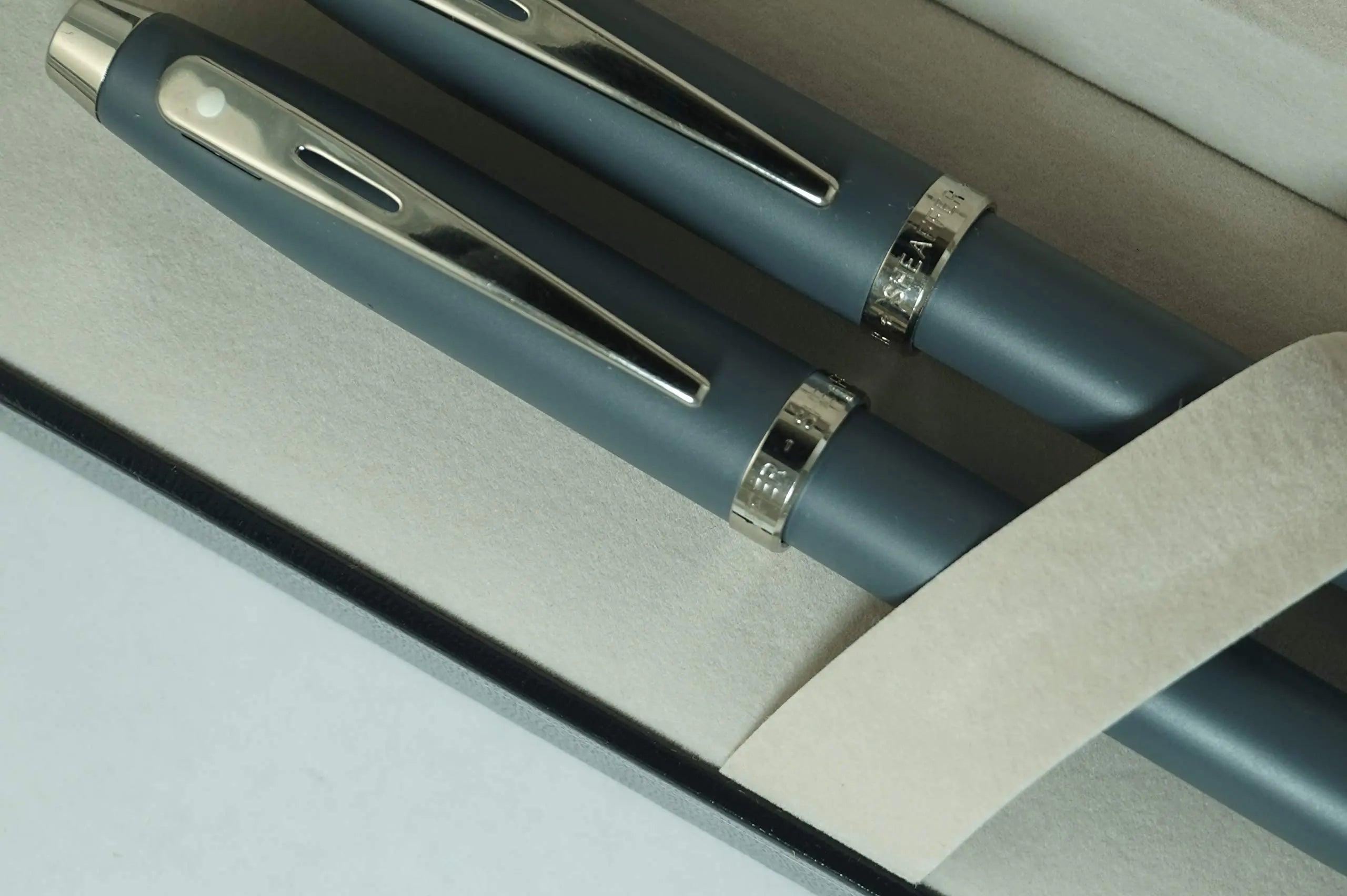 Sheaffer 100 matte Gray Signature mid ring and dot of excellence, Medium Point Fountain Pen and Ballpoint pen set - crosspenmall.com