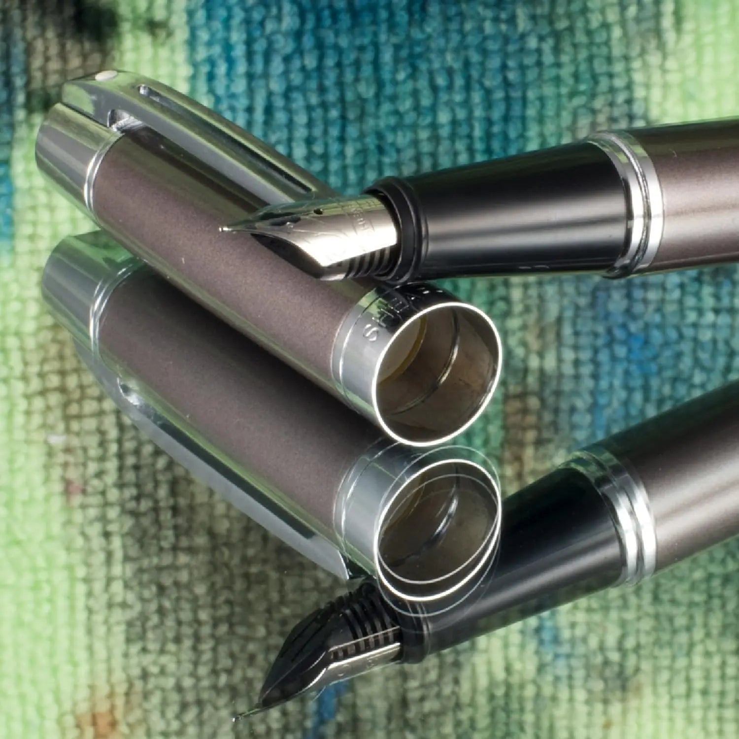 Sheaffer 300 Chrome Plate Trim Fountain Pen, Medium Nib, Metallic Grey (E0932953) - crosspenmall.com