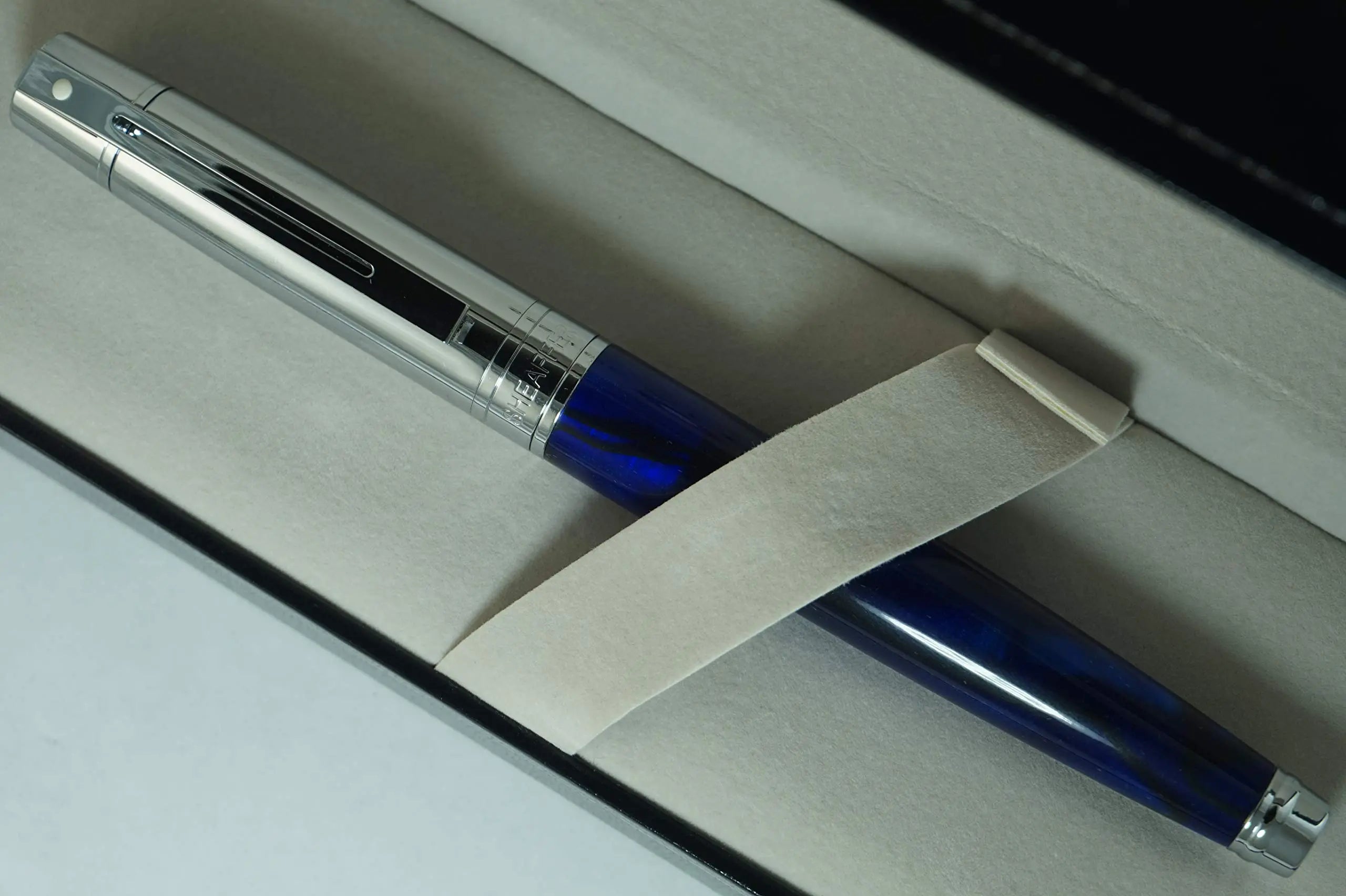 Sheaffer 300 Collection II Marble Blue barrel with Signature dot of Excellence on cap, Polished Barrel and Appointments Medium Point Rollerball Pen Sheaffer