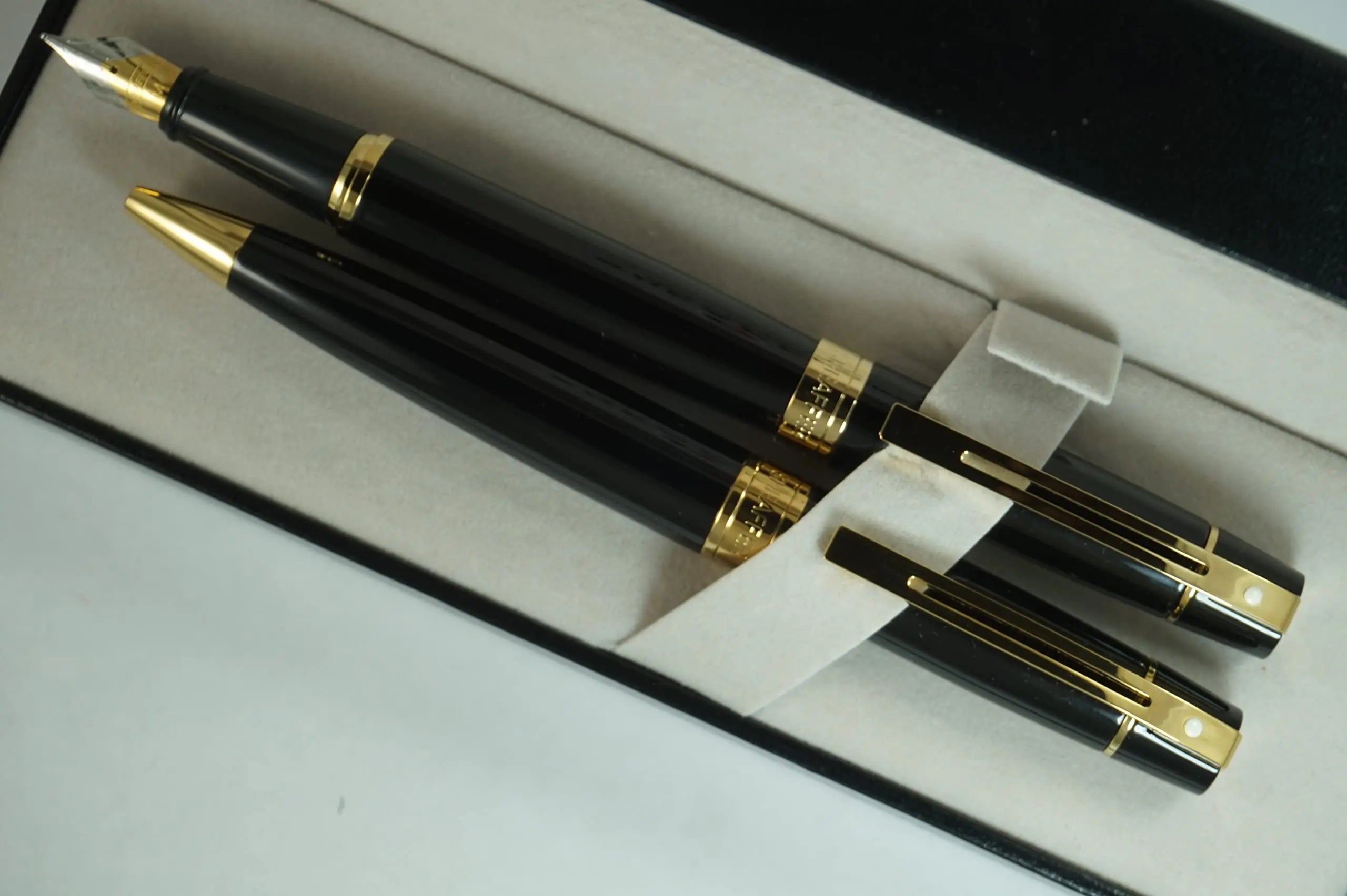 Sheaffer 300 Duo Black Lacquer and Gold Appointments Limited Series with Signature white dot of Excellence and wide band Medium Point Fountain Pen and Ballpoint Pen set. Sheaffer