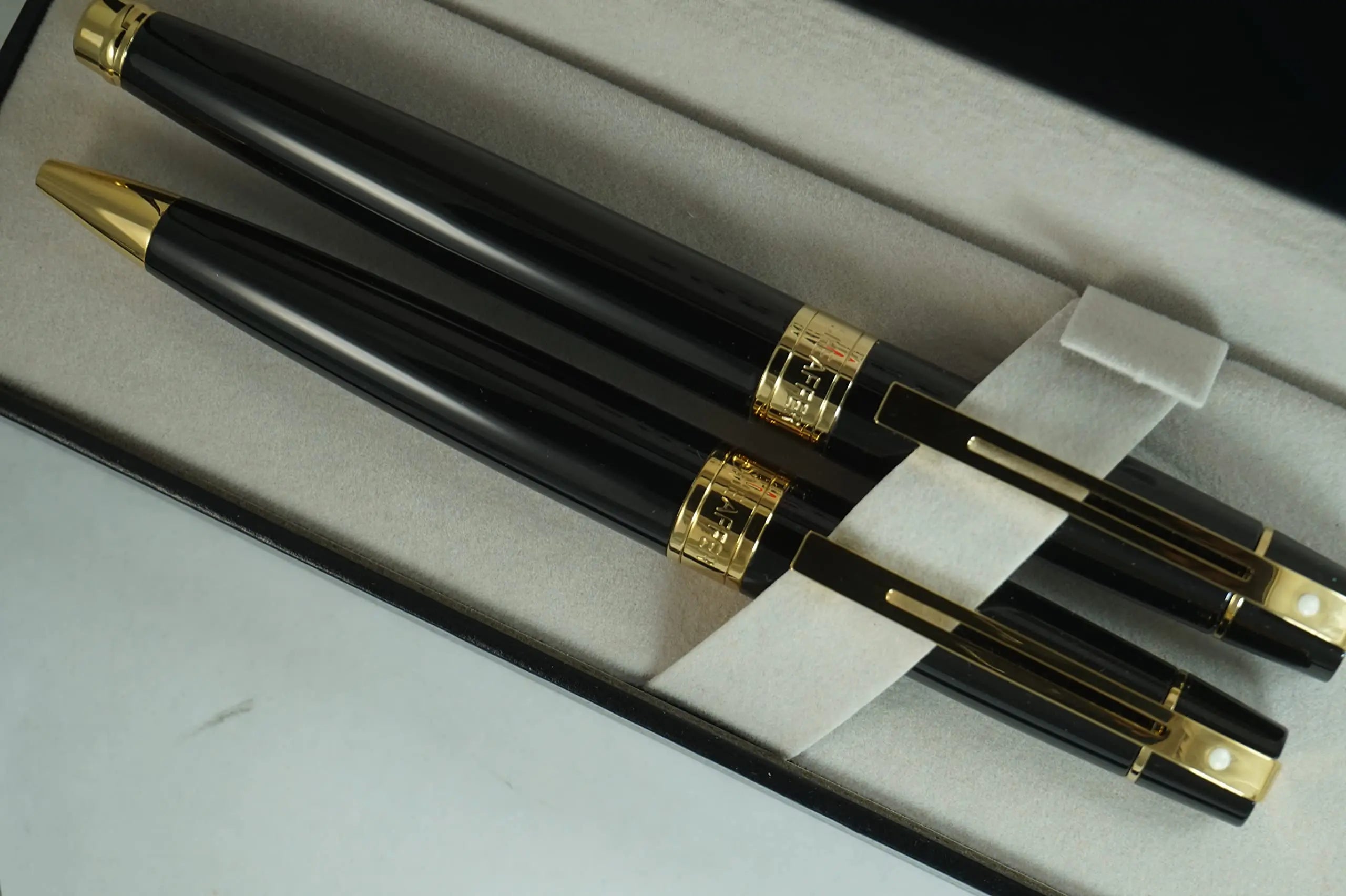 Sheaffer 300 Duo Black Lacquer and Gold Appointments Limited Series with Signature white dot of Excellence and wide band Medium Point Fountain Pen and Ballpoint Pen set. Sheaffer